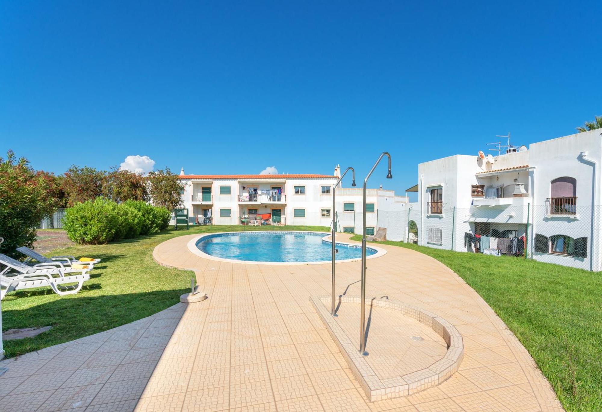 Homes Large Fully Equipped With 2 Bedrooms, Swimming Pool & Patio Albufeira