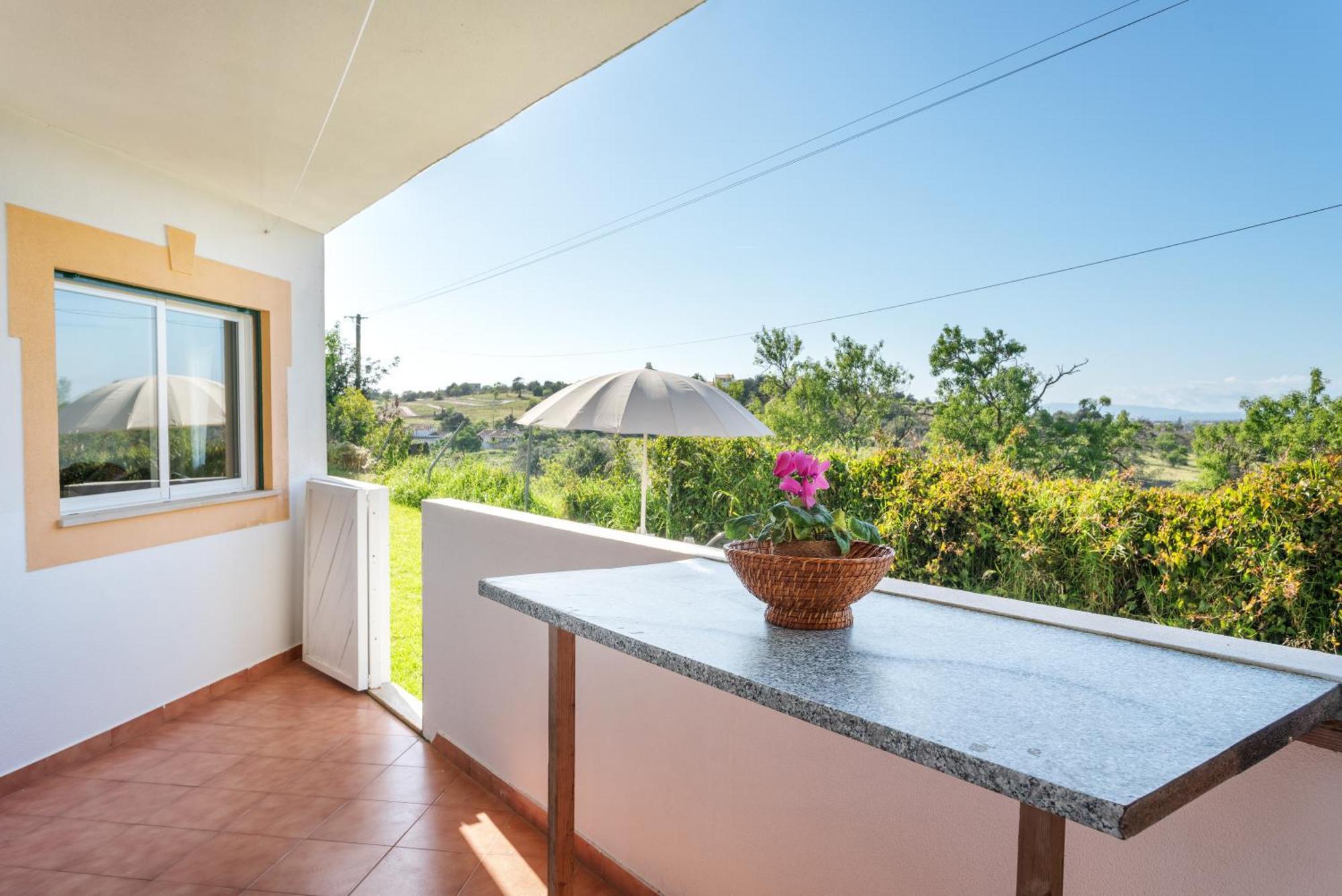 Apartment Homes Large Fully Equipped With 2 Bedrooms, Swimming Pool & Patio *