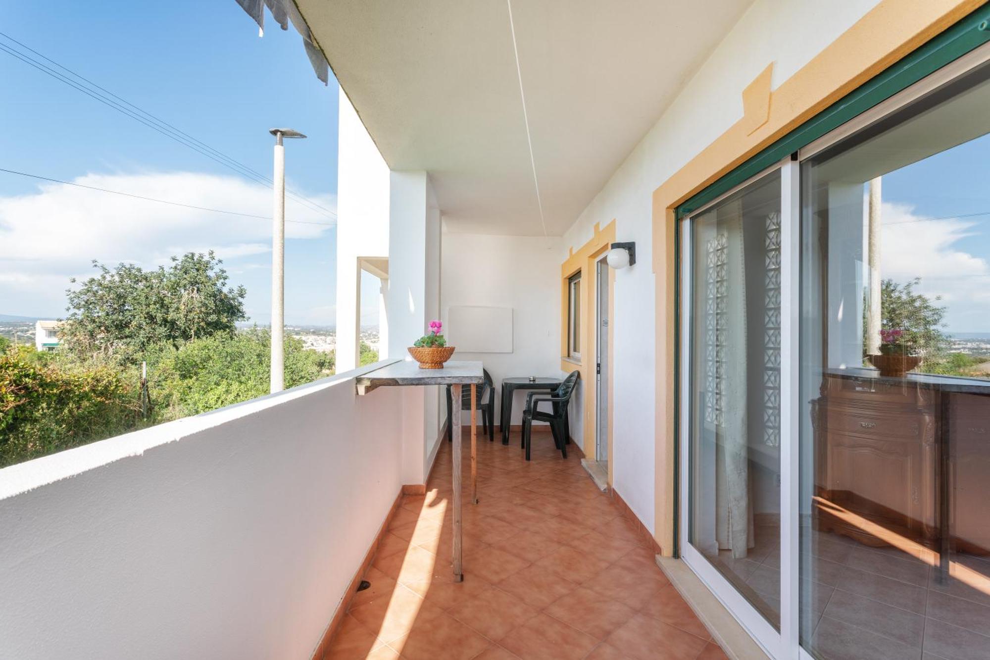 Apartment Homes Large Fully Equipped With 2 Bedrooms, Swimming Pool & Patio