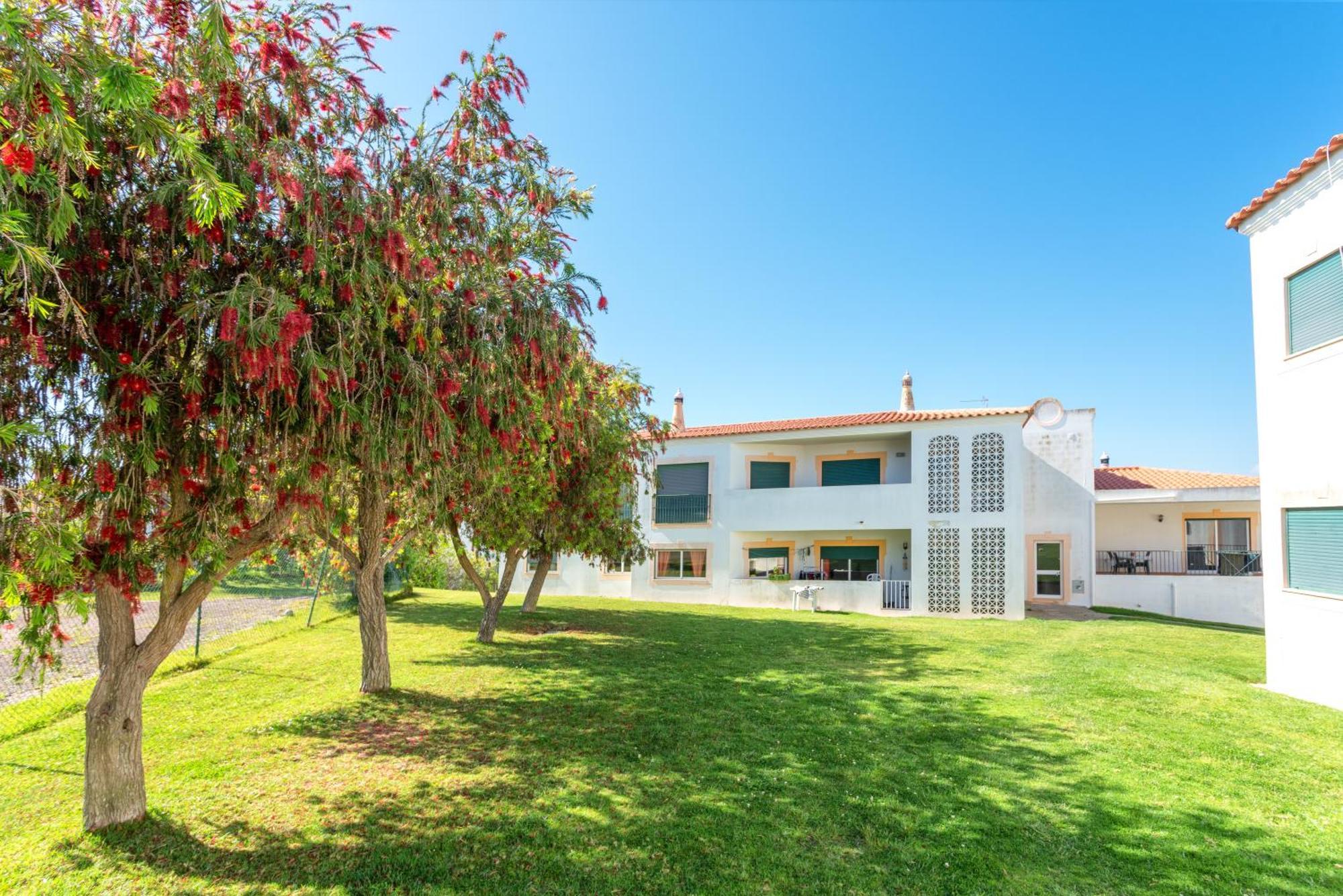 Apartment Homes Large Fully Equipped With 2 Bedrooms, Swimming Pool & Patio Albufeira