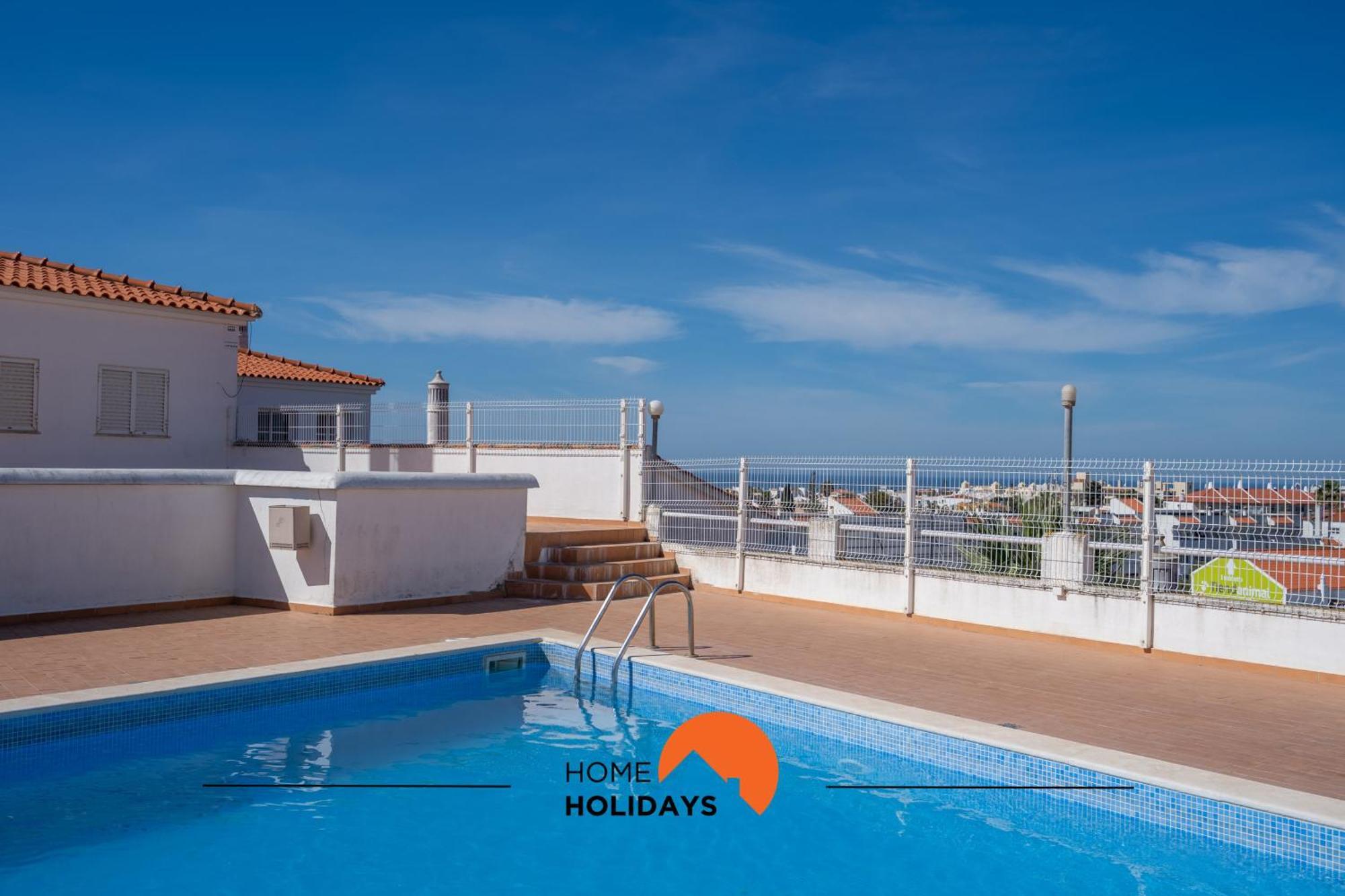 #040 Solar Flat By Holidays *