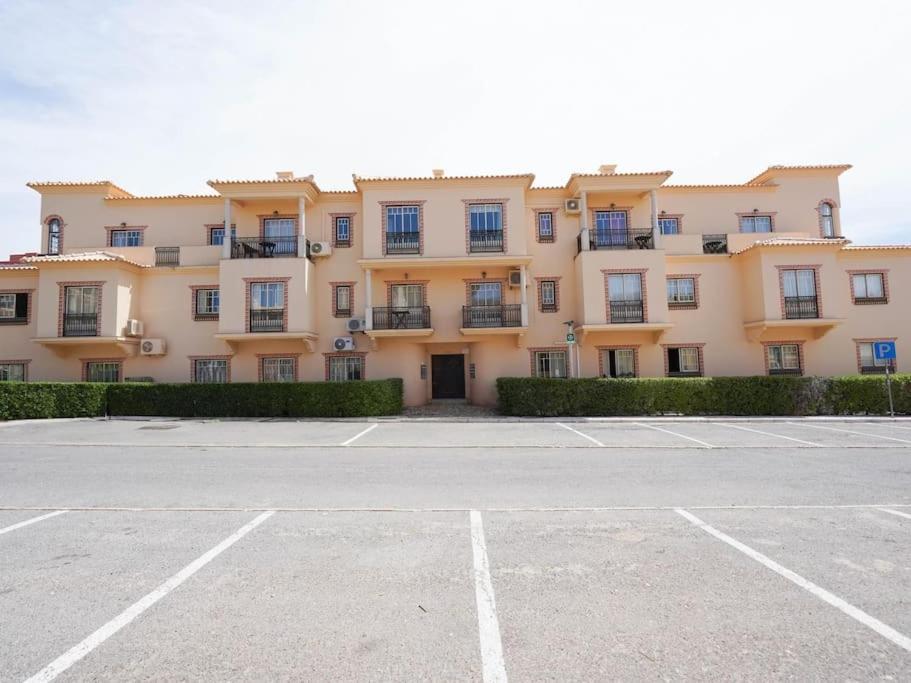 Oura Sunrise Iv - Oura & Oura Strip Appartement *