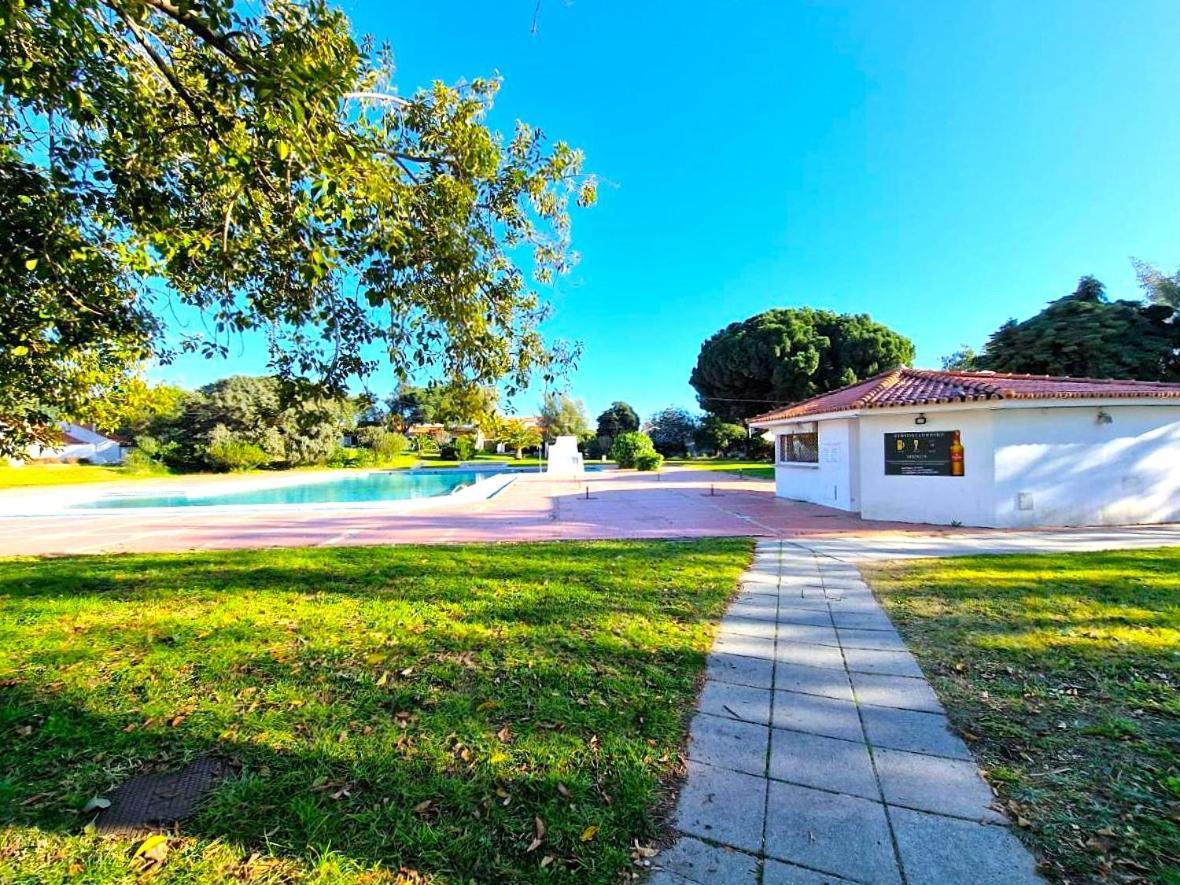 Apartment Vilanova, T0 - Modern Flat At Oura On The Strip With Balcony With View To The Pool, Pool Access, Lift And Air Conditioning *