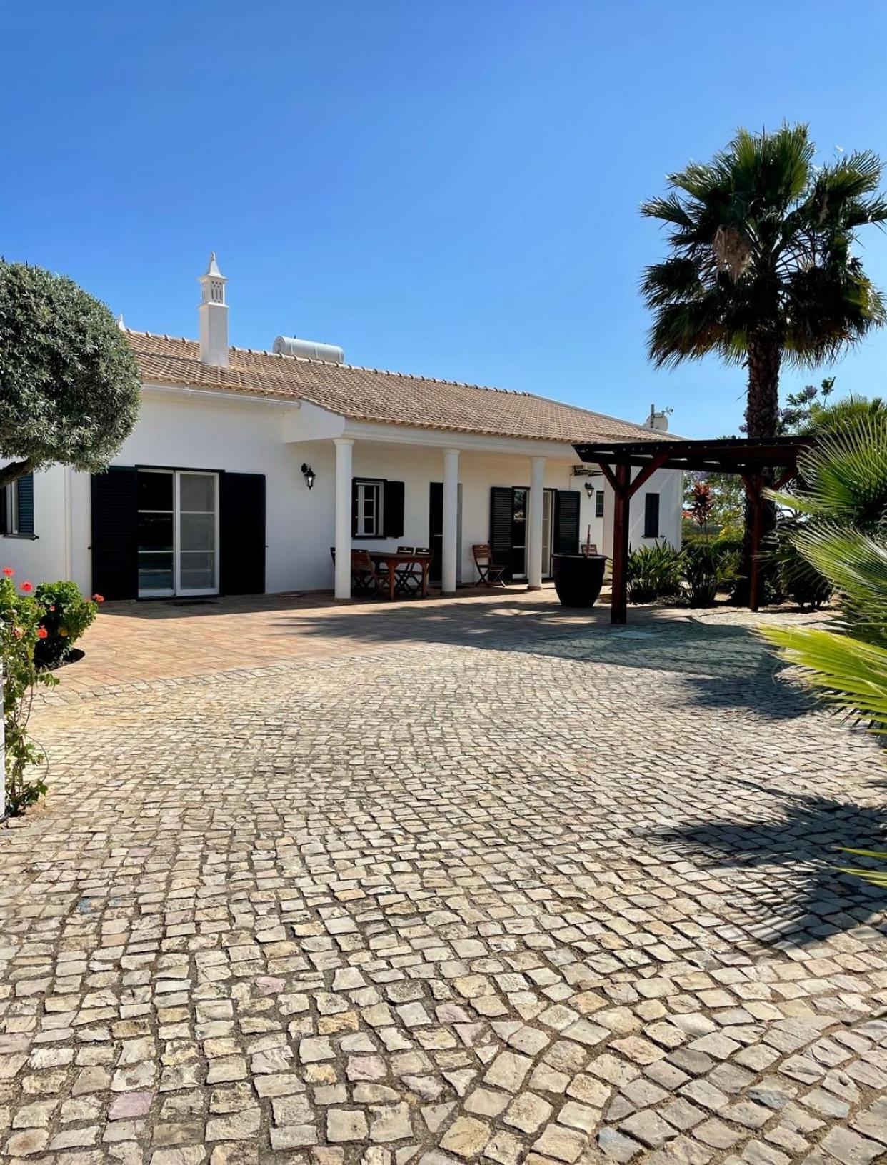 Villa Ben - Private Pool Garden, Sun Day