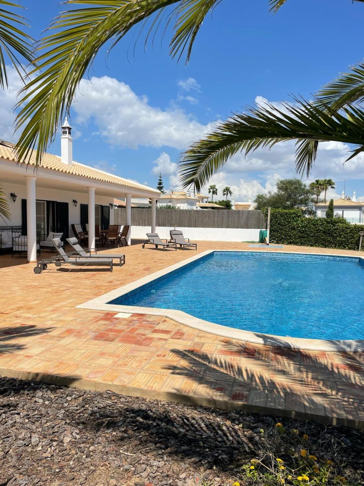 Ben - Private Pool Garden, Sun Day Albufeira