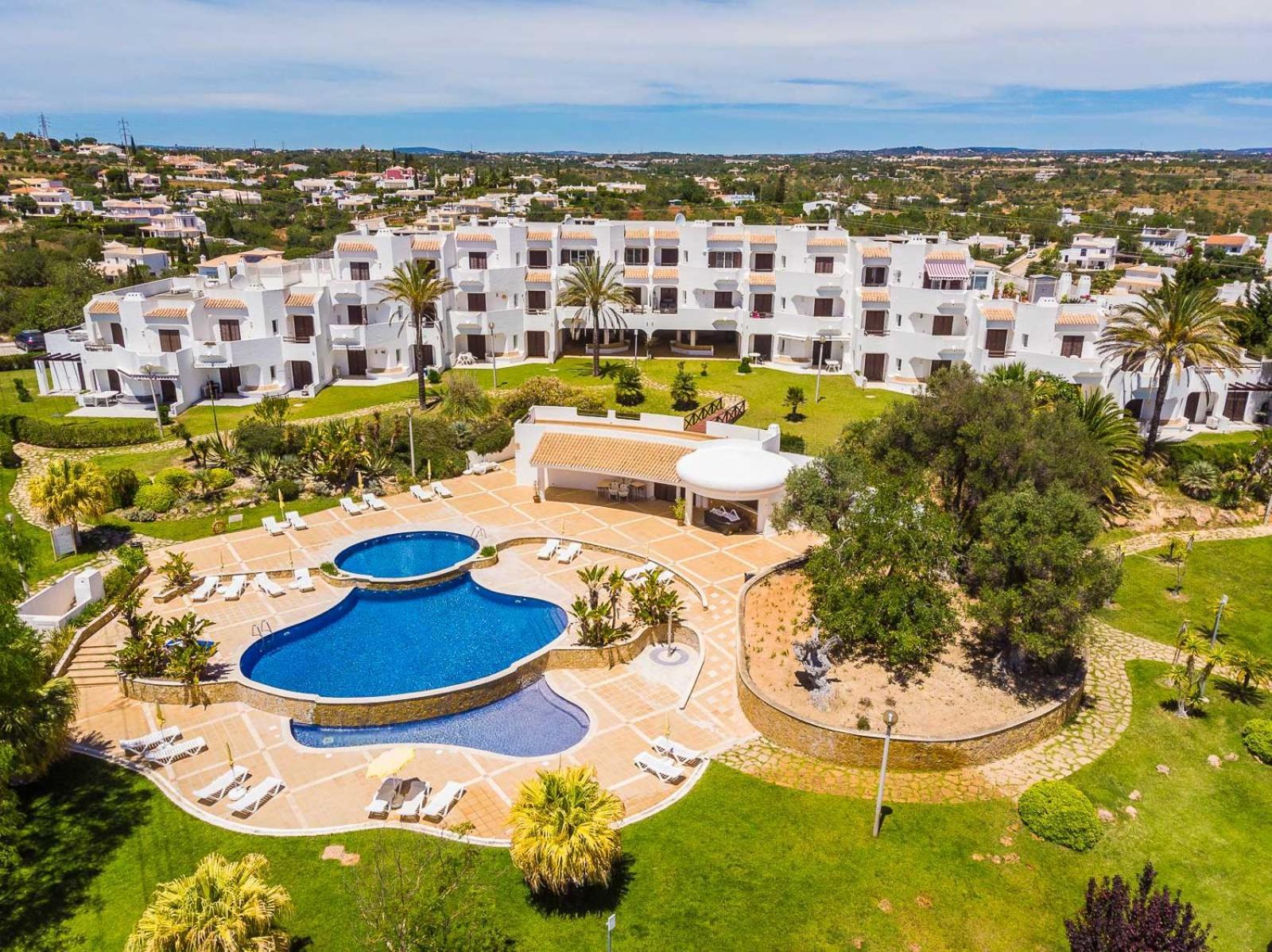 Apartment Family Holidays With Pool View Albufeira