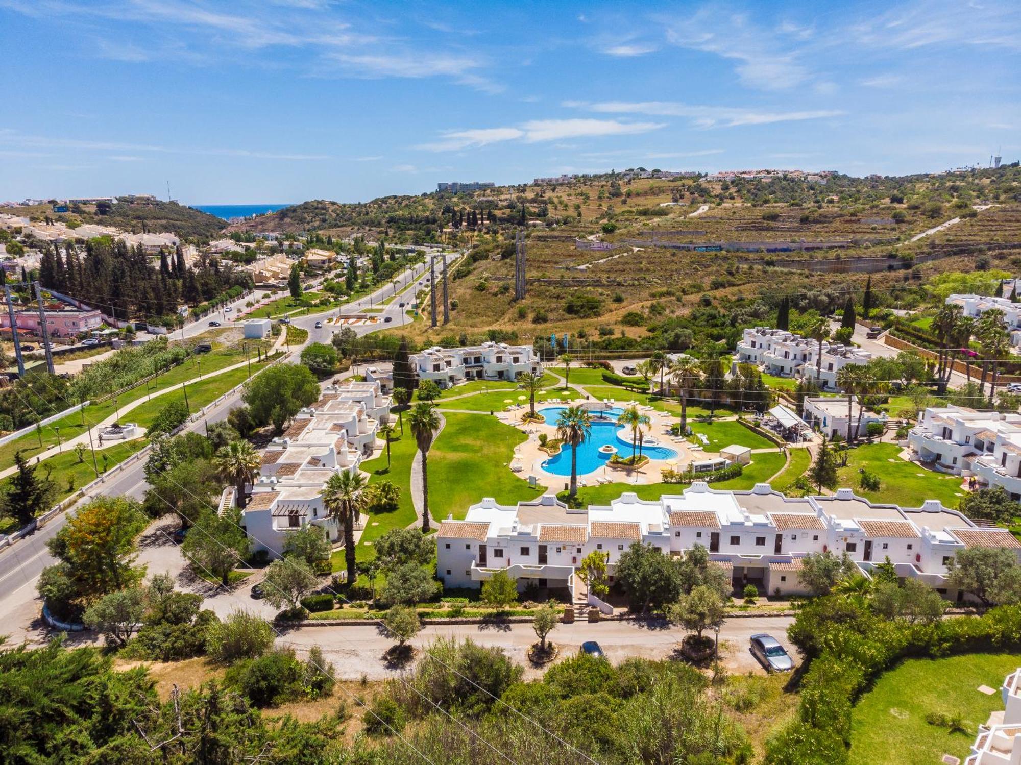 Family Holidays With Pool View *
