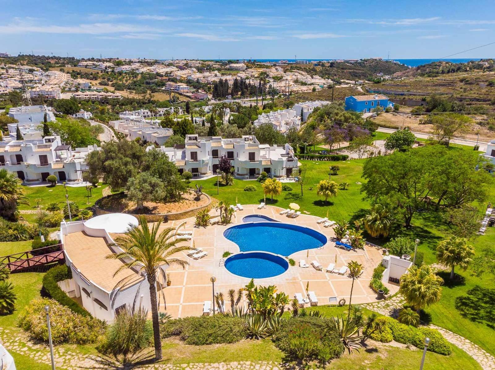 Family Holidays With Pool View Albufeira