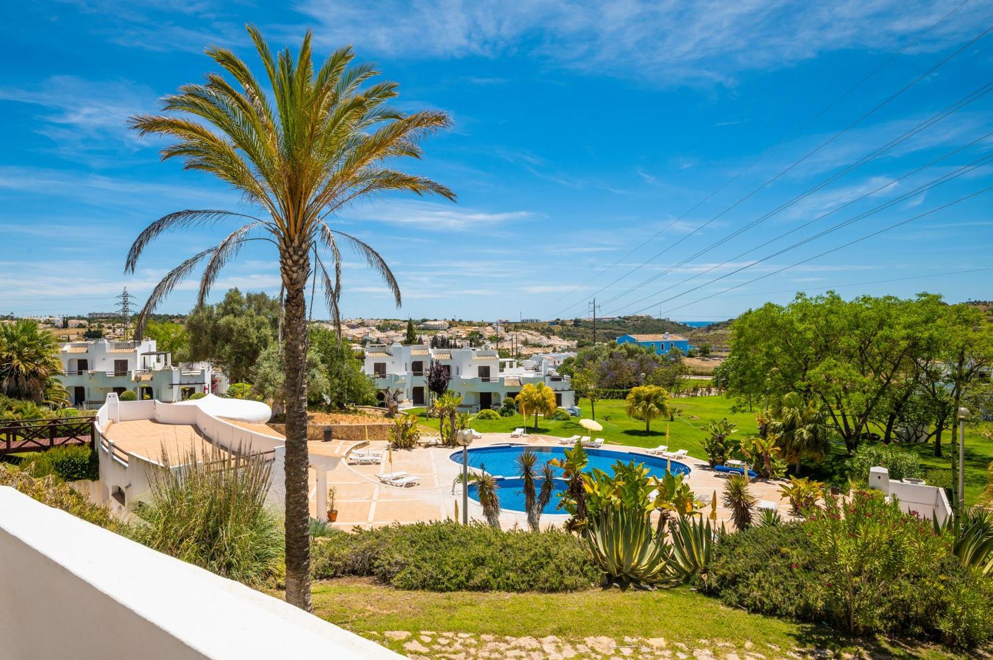Family Holidays With Pool View Apartment