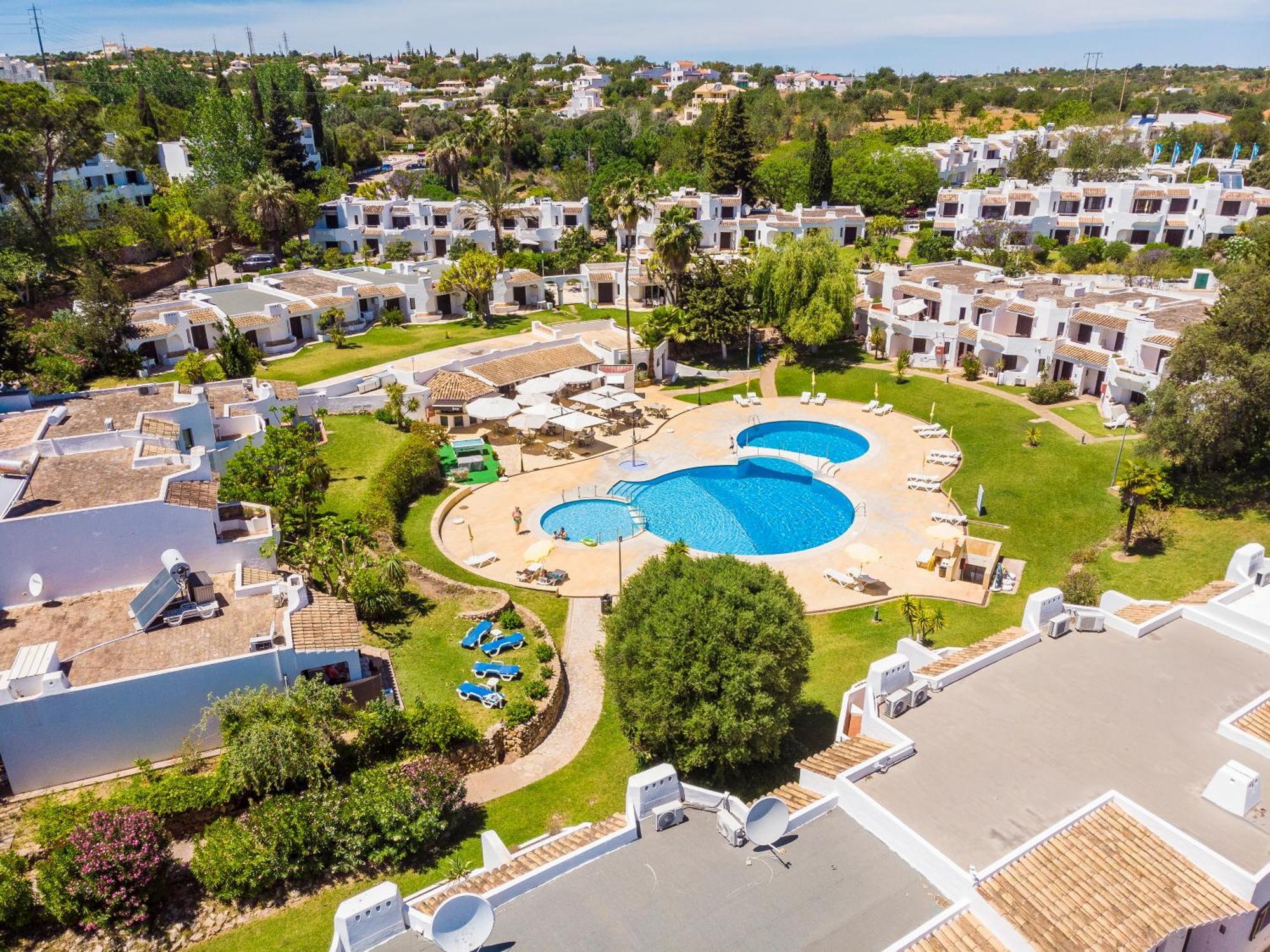 Apartment Family Holidays With Pool View
