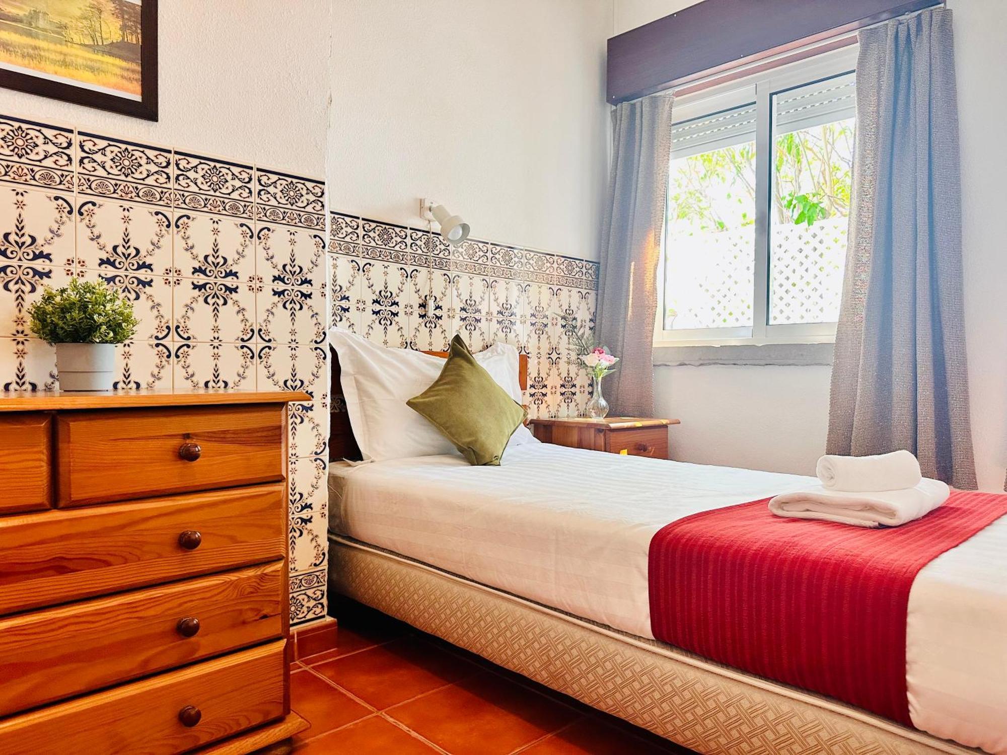 Guest house Bela *