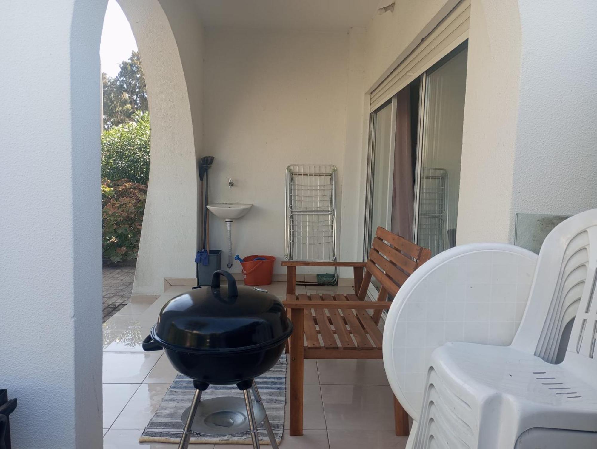 Espacoso Com Excelente Espaco Exterior *
