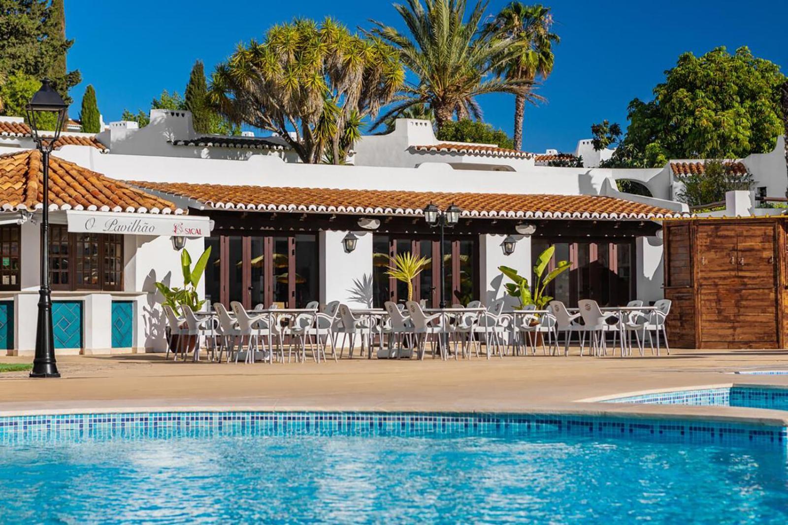Family Holidays With Pool View Apartment