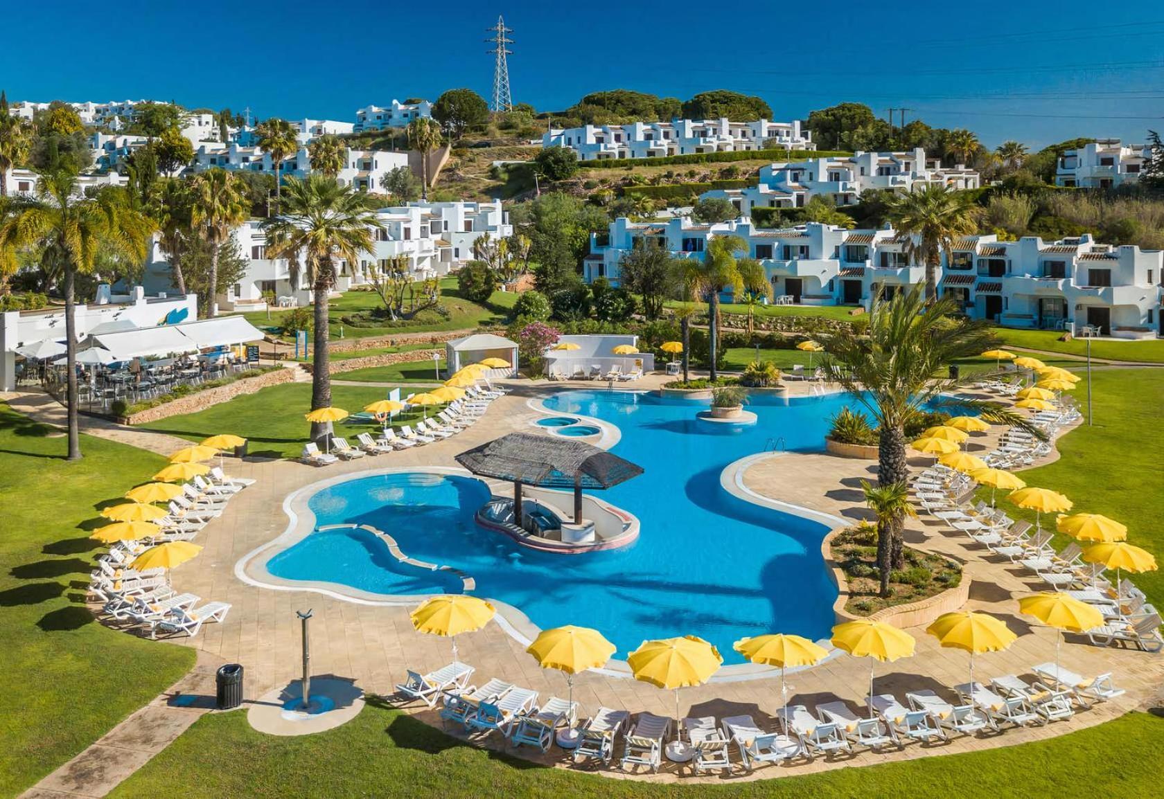 Apartment Family Holidays With Pool View