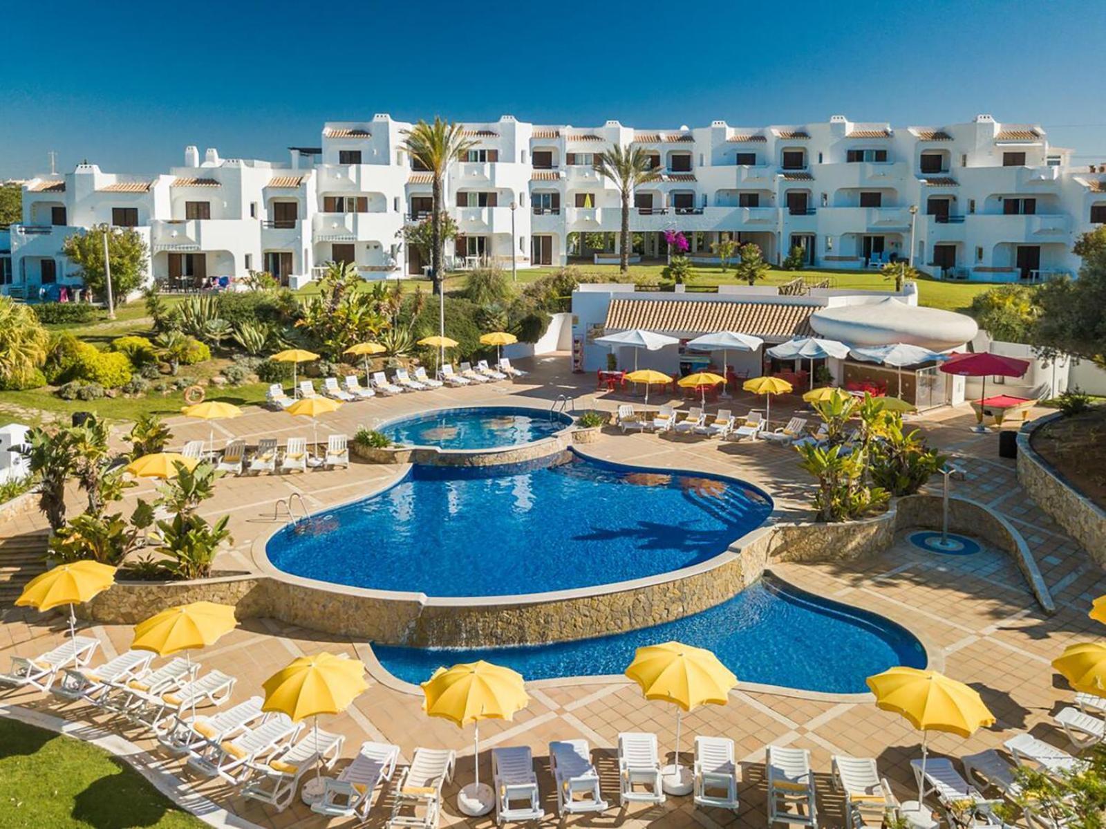 Family Holidays With Pool View *