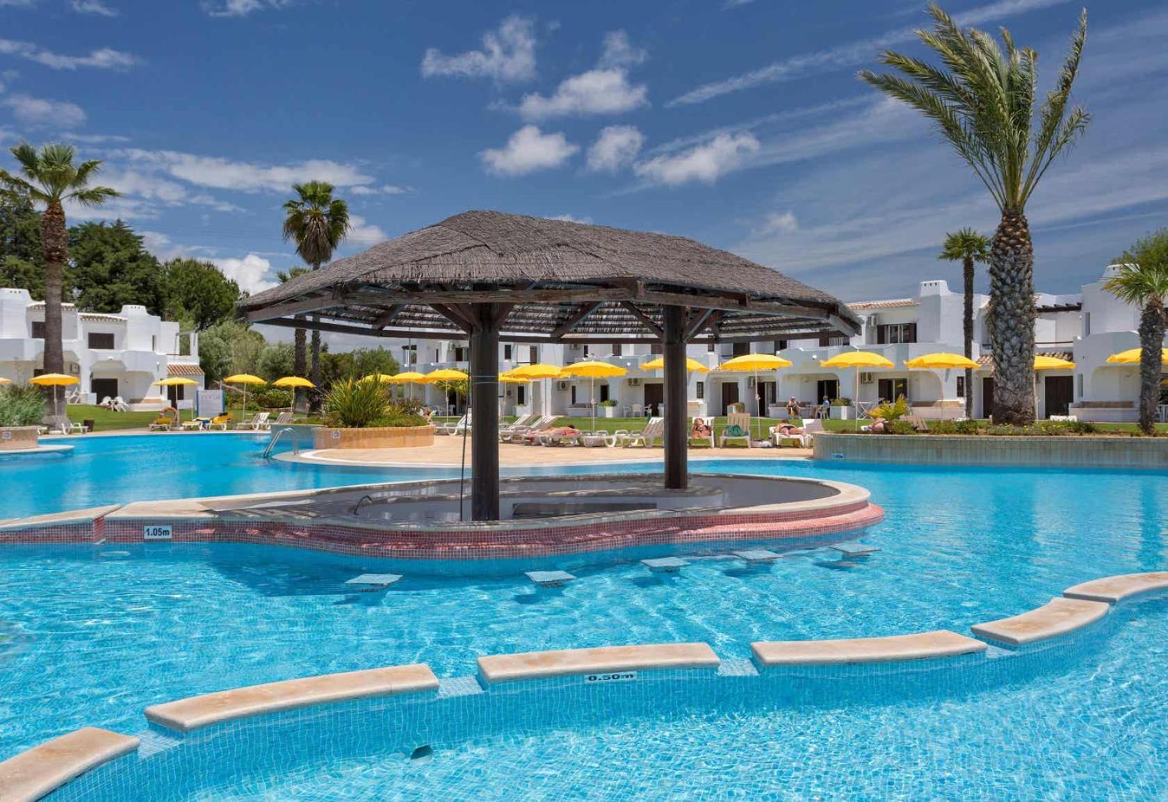 Apartment Family Holidays With Pool View