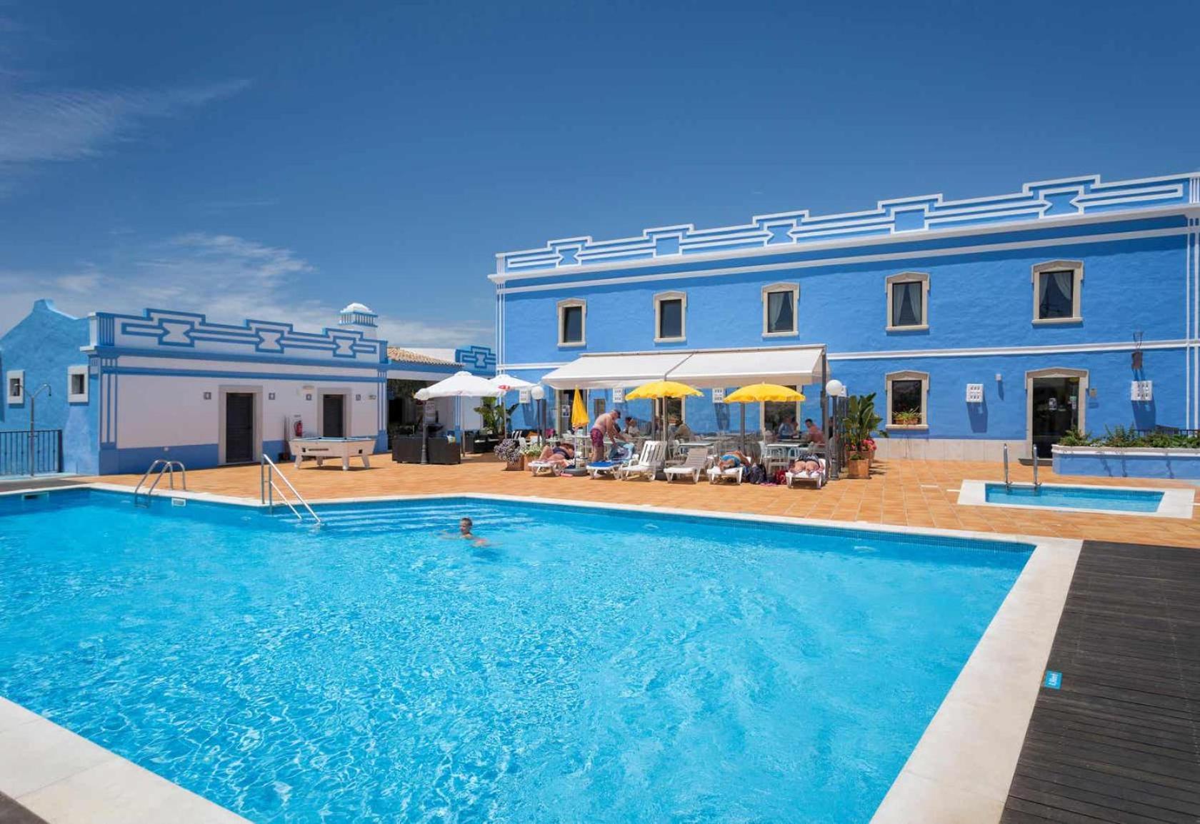 Family Holidays With Pool View Apartment *