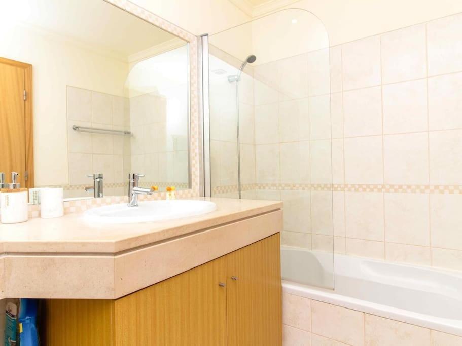 View Waves - Pool And Sea View & Tennis Court Apartamento Albufeira