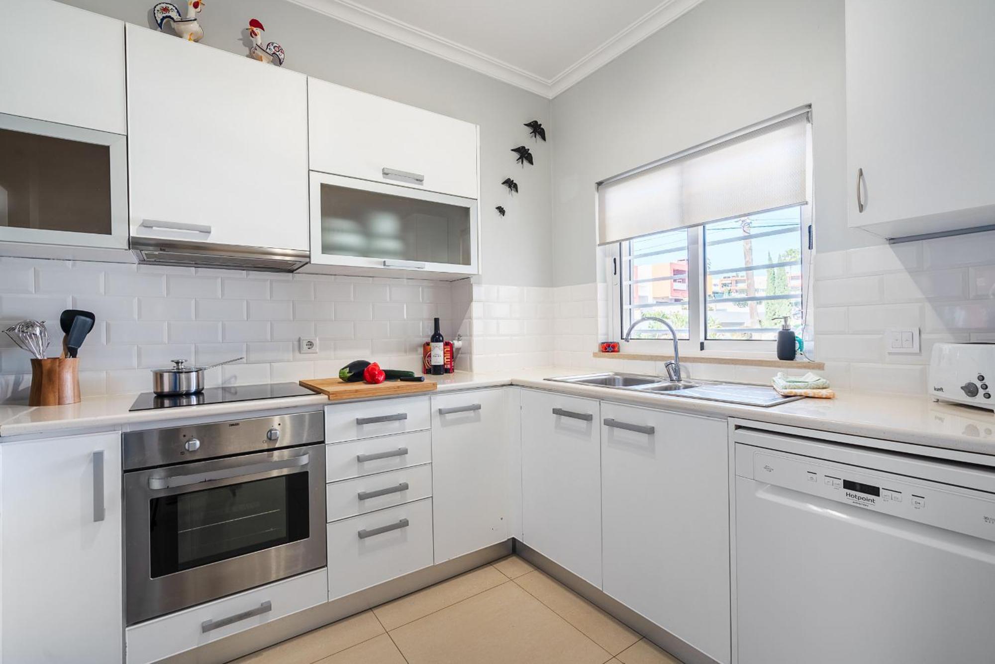 Albufeira Sunny Apartment 1 With Pool By Homing Albufeira