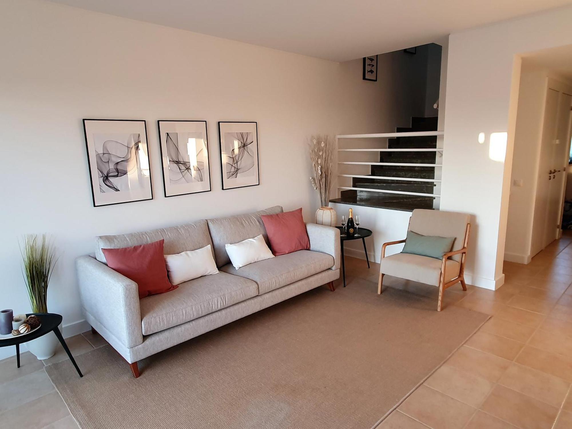 Three Bedroom Sea View Townhouse *