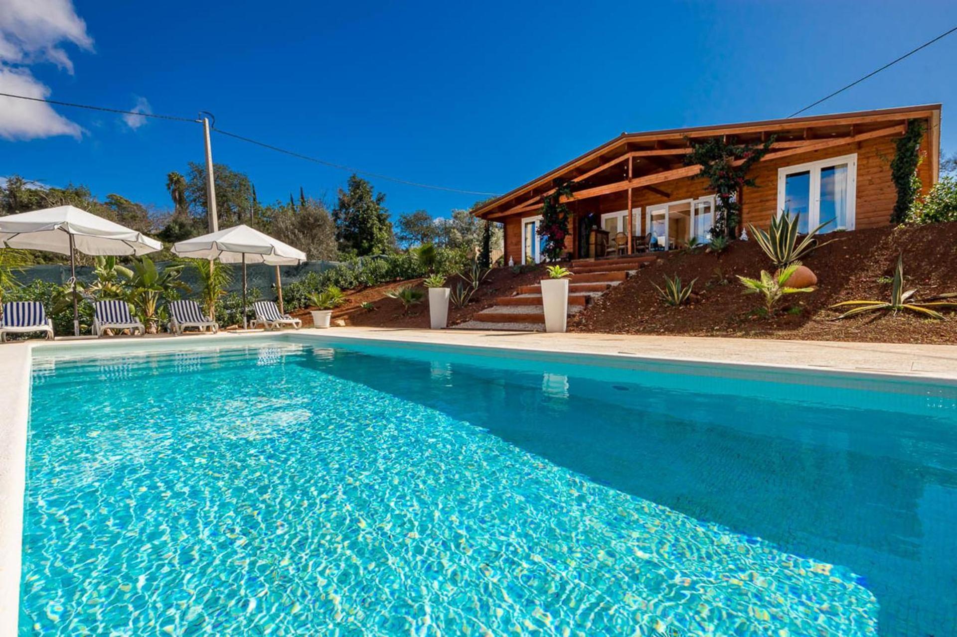 Chalé Design In With Private Pool