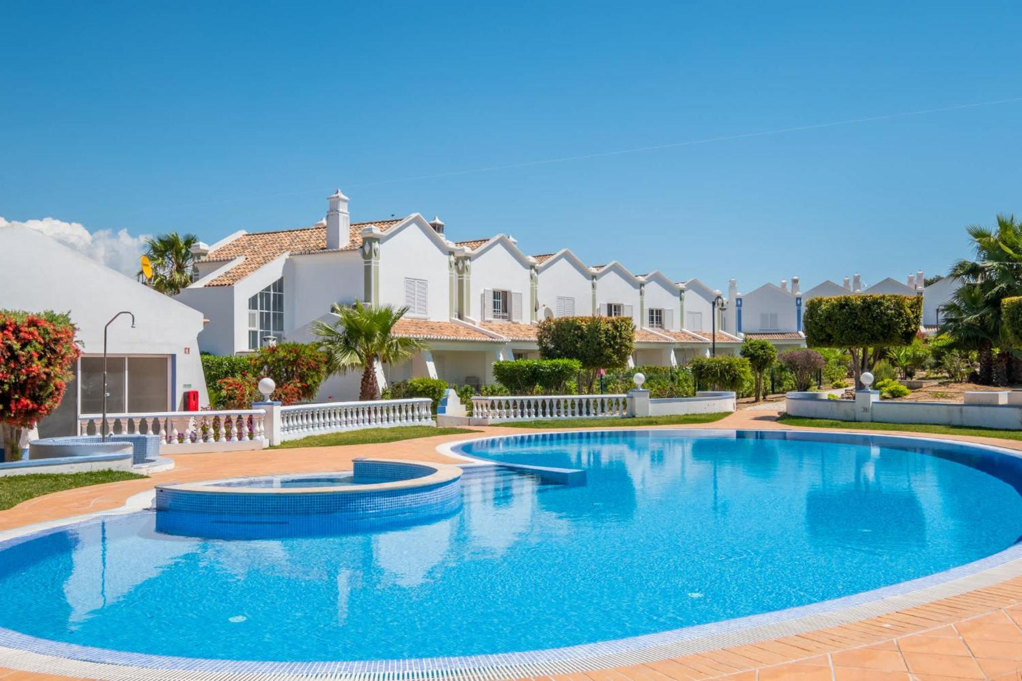 Baya - Great Family Complex With Communal Pool