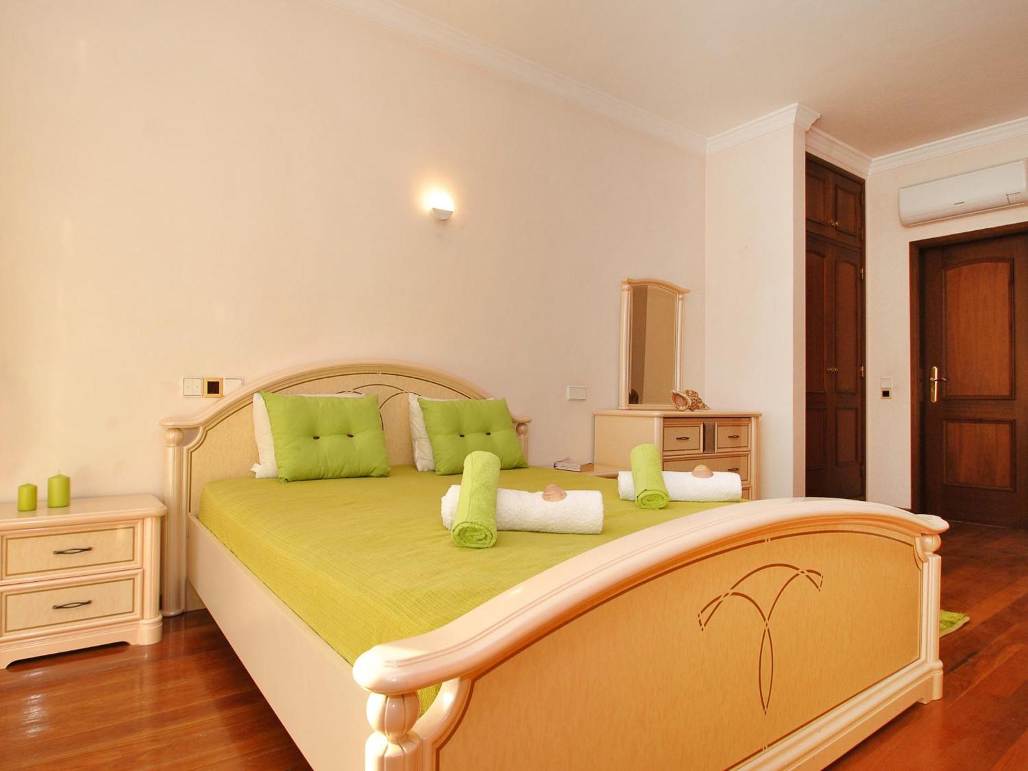 Villa Magnificent Villa, With Private Pool *