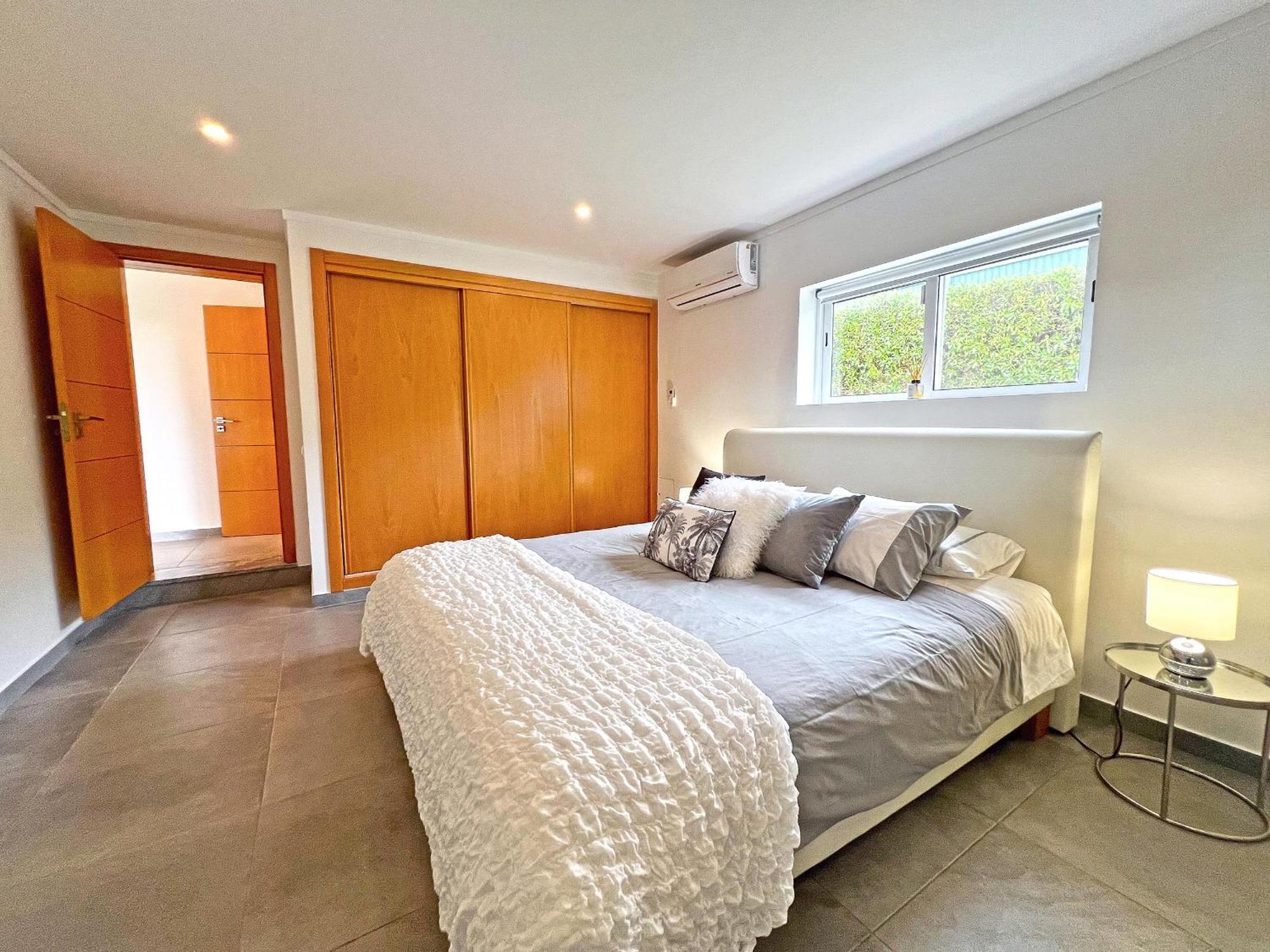 Villa Beautiful 4-bedroom With Garden And Pool