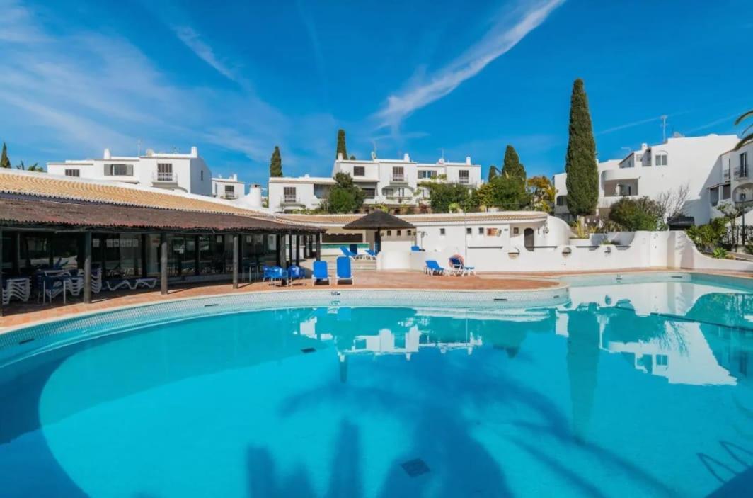 Ferienhaus Luna - With A Pool Area With A Lounge Bar Albufeira