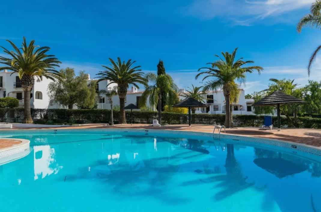 Luna - With A Pool Area With A Lounge Bar * Albufeira