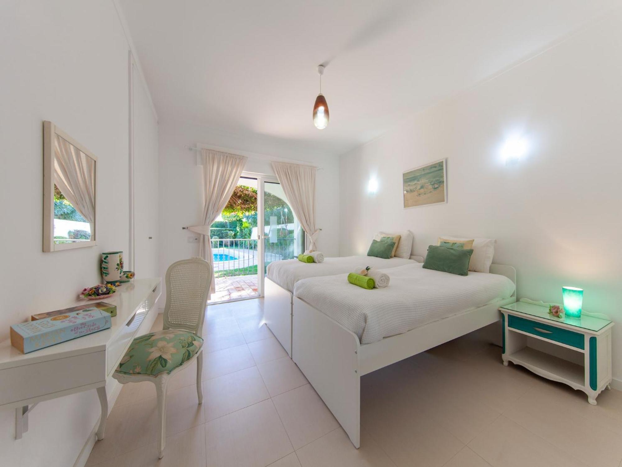 Charming Villa, Close To The Albufeira