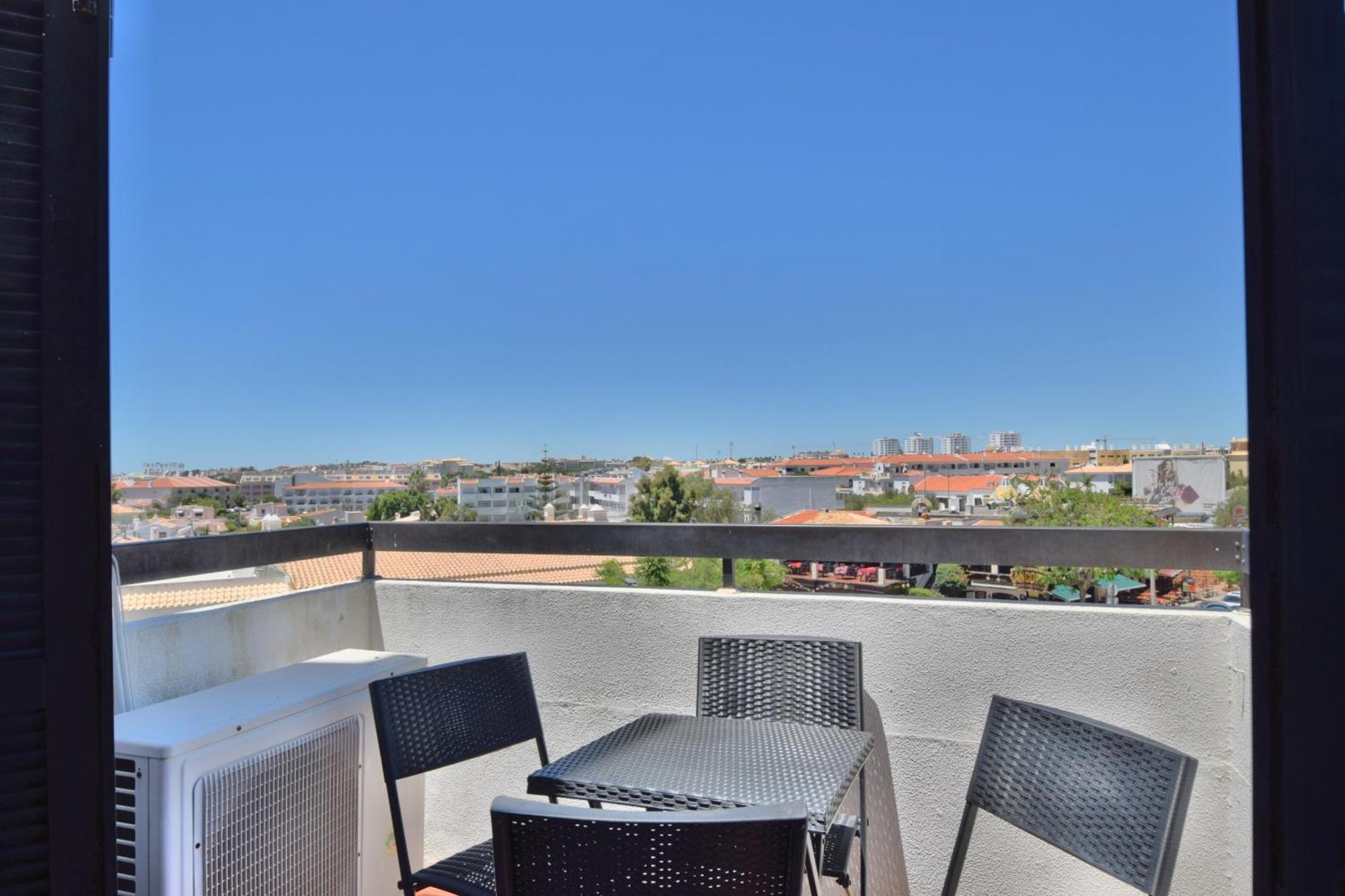Beguest Oura Vilanova