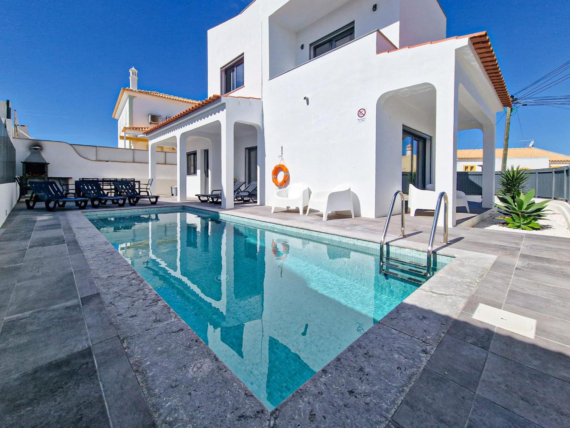 Villa Soares - Centro - For Families - By Bedzy