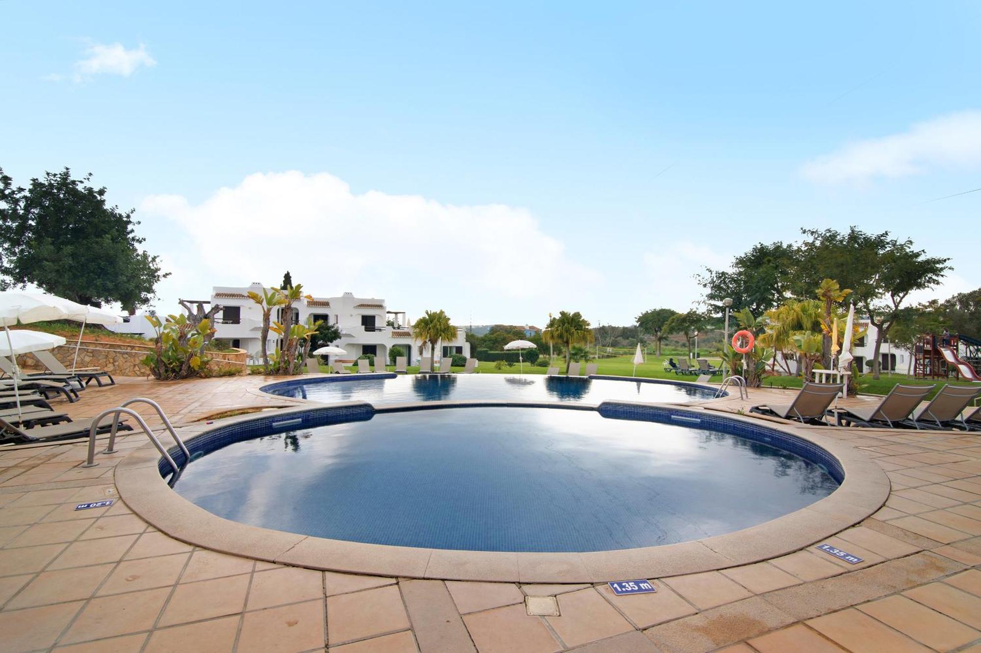 Ema Clube Em Ferienhaus