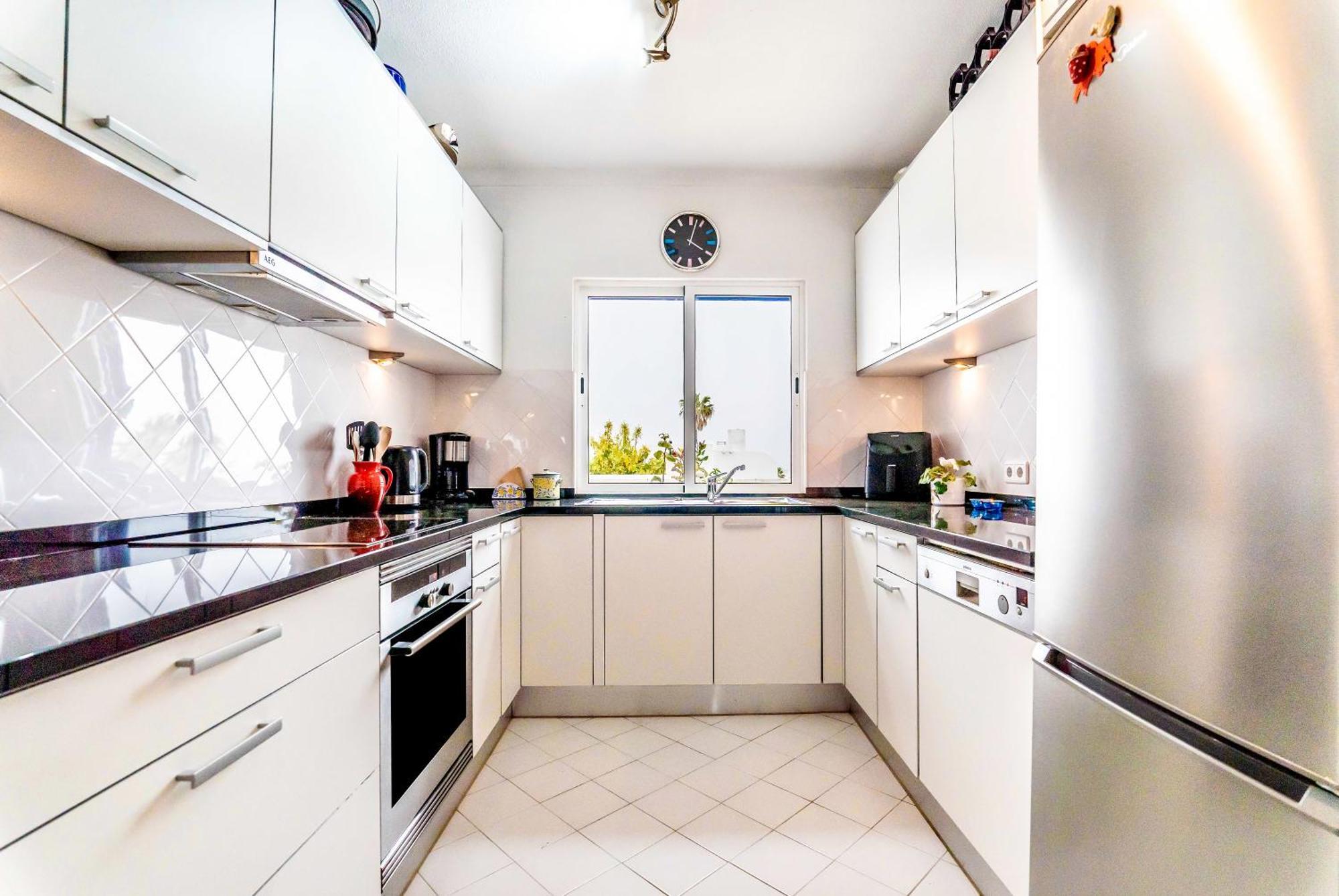 Apartment Stunning Sunrise & Sunset Rooftop By Becherish Albufeira