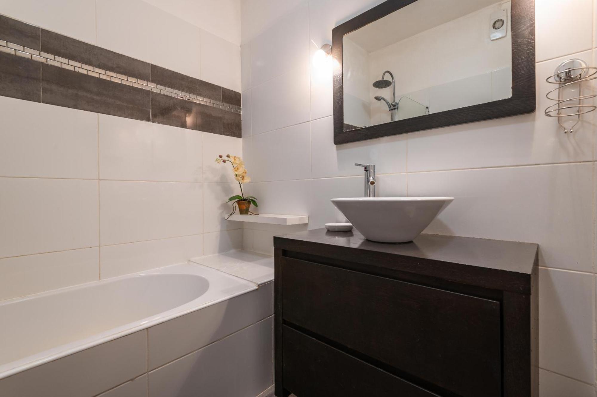 Sea View Town 2 Bedroom *