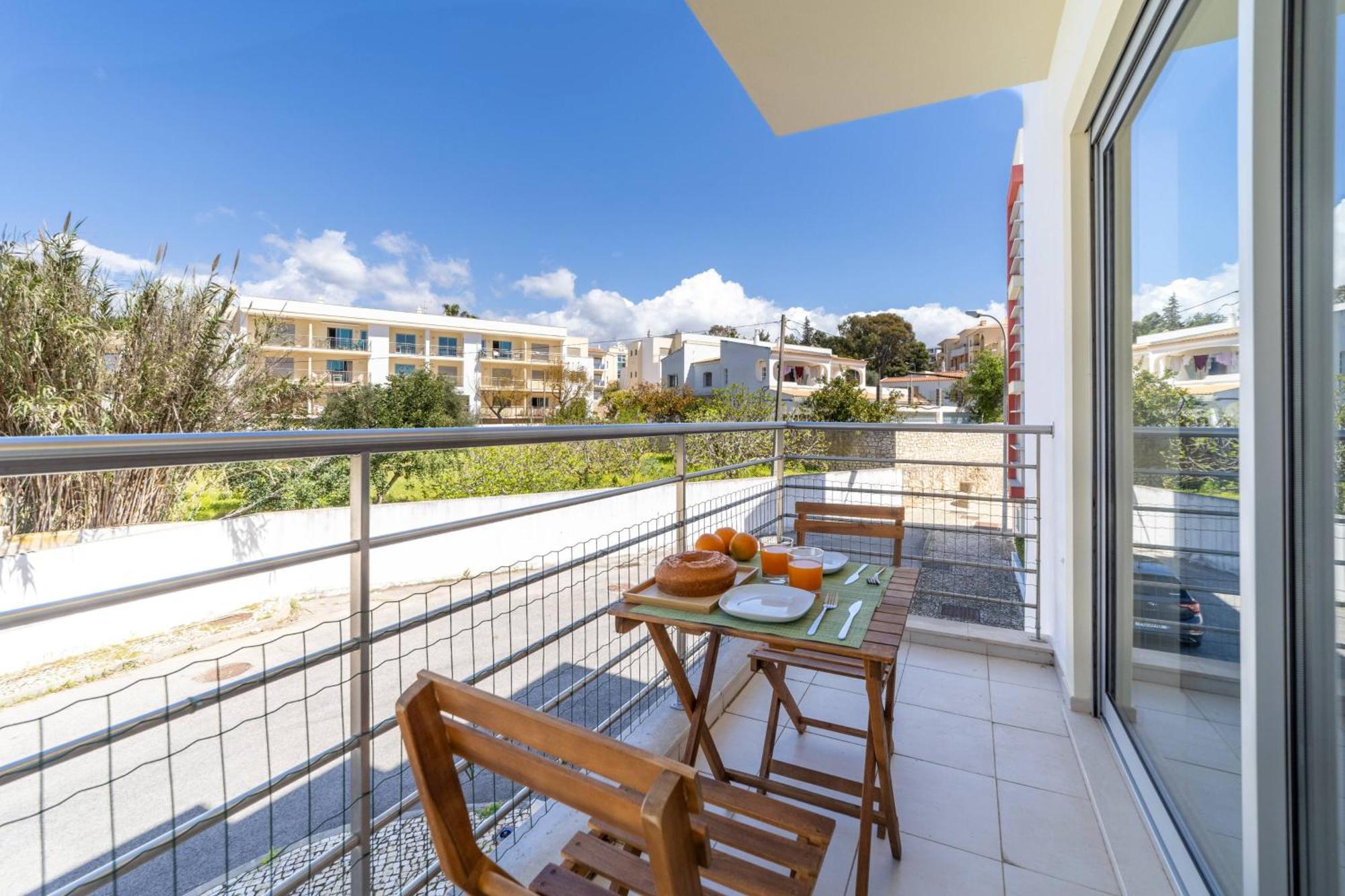 Apartment Medronheira - 1a By Hellovacations