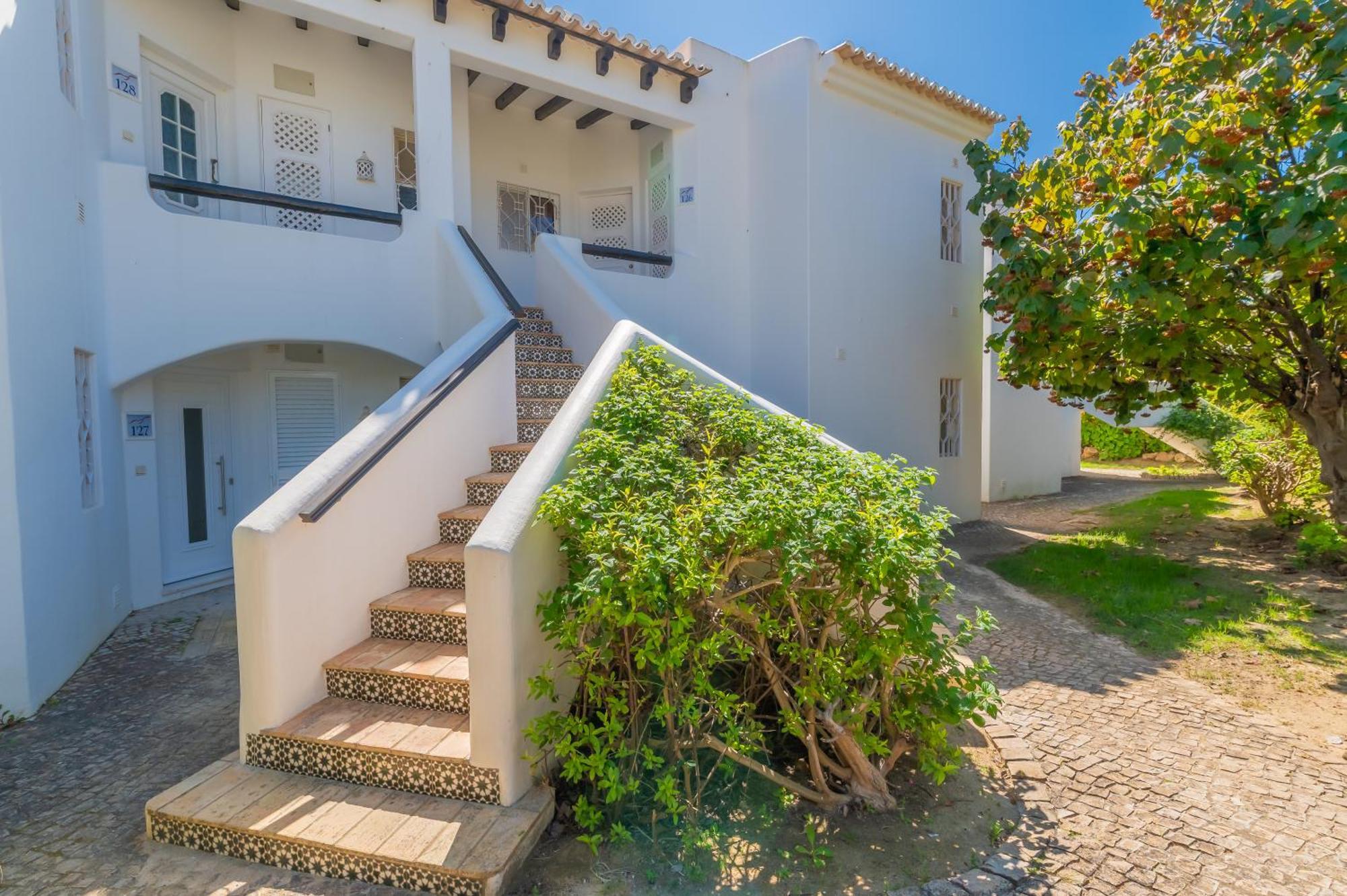 Ocean Vista Retreat With & Pool Access By Drago