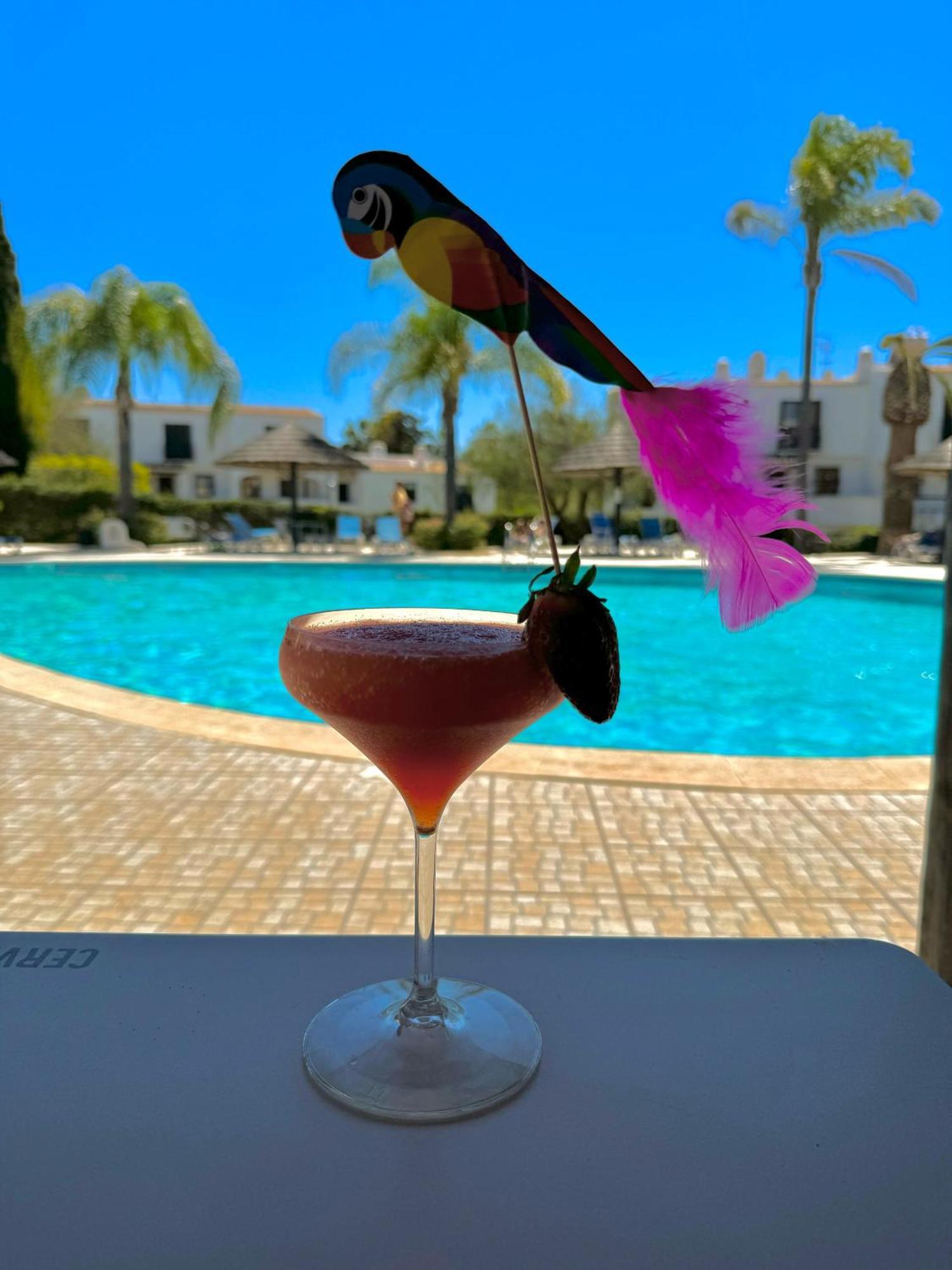 Beachside Bliss T2 With Pool & Access By Drago Albufeira