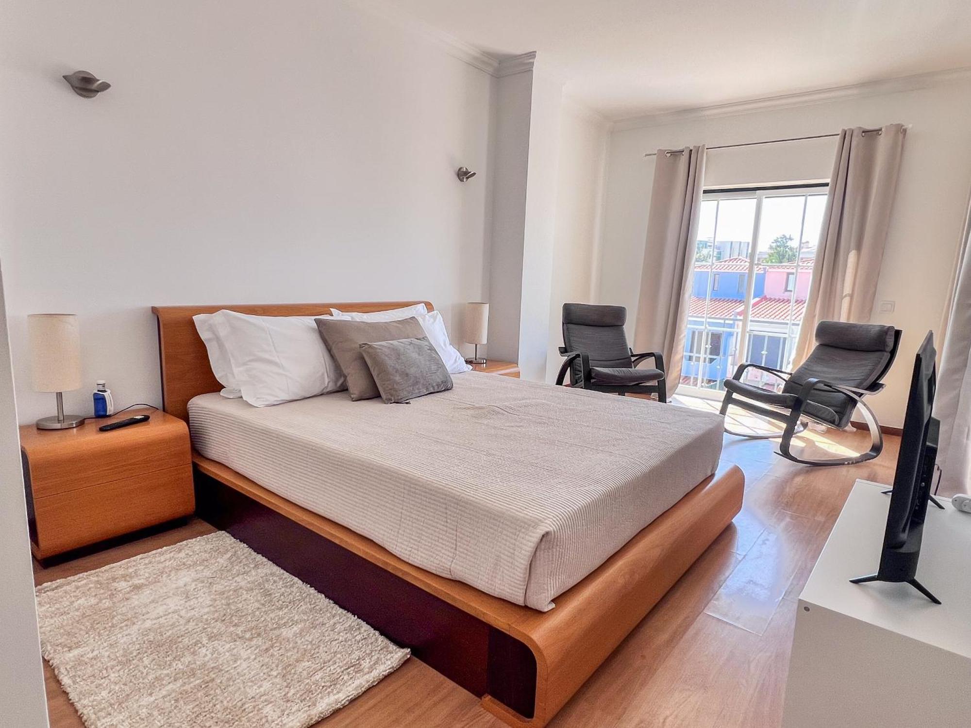 Villa Silver Globe