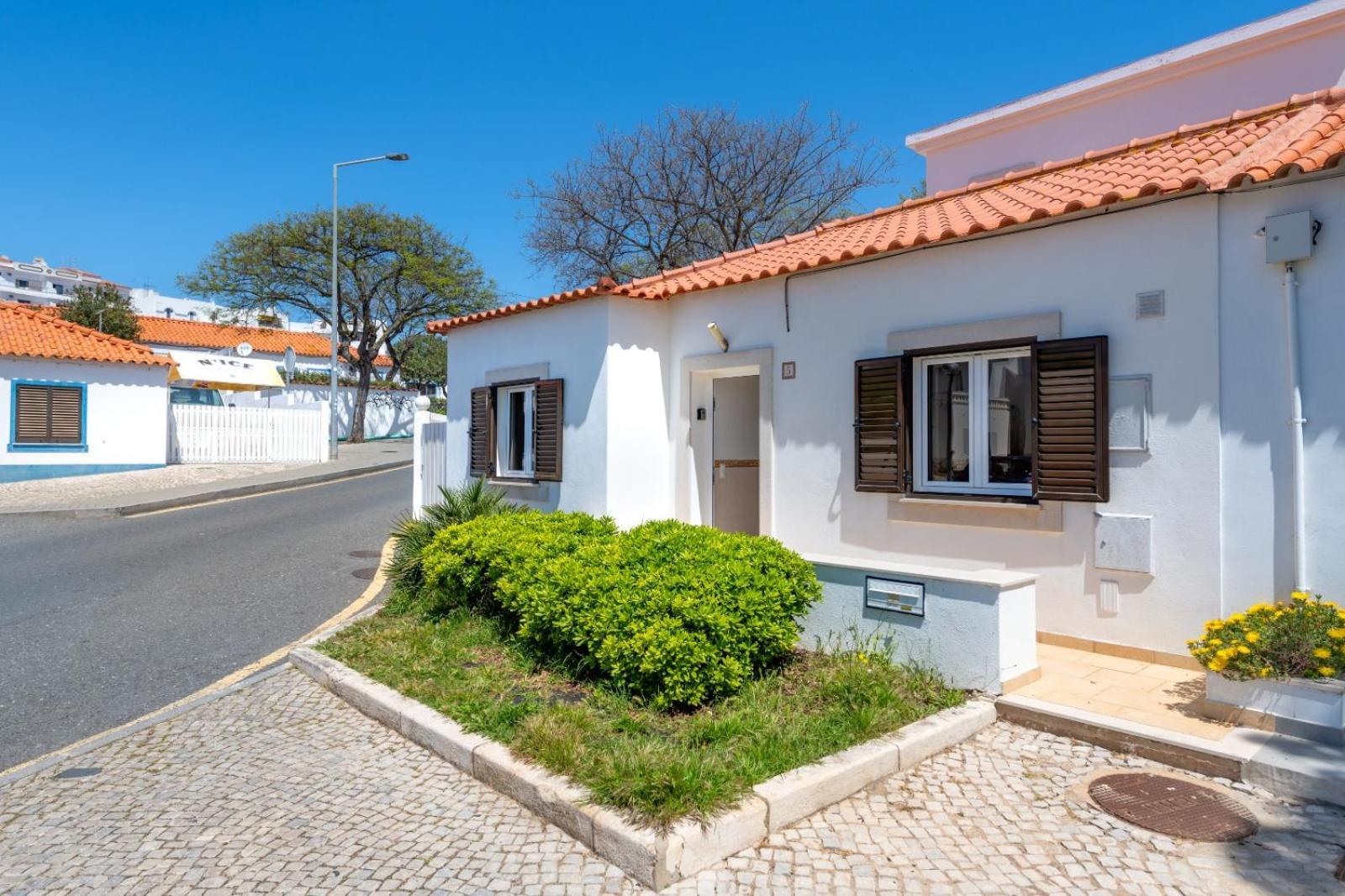 Villa Ancora - Nex To The - Parking - Swimming Pool - By Bedzy Albufeira