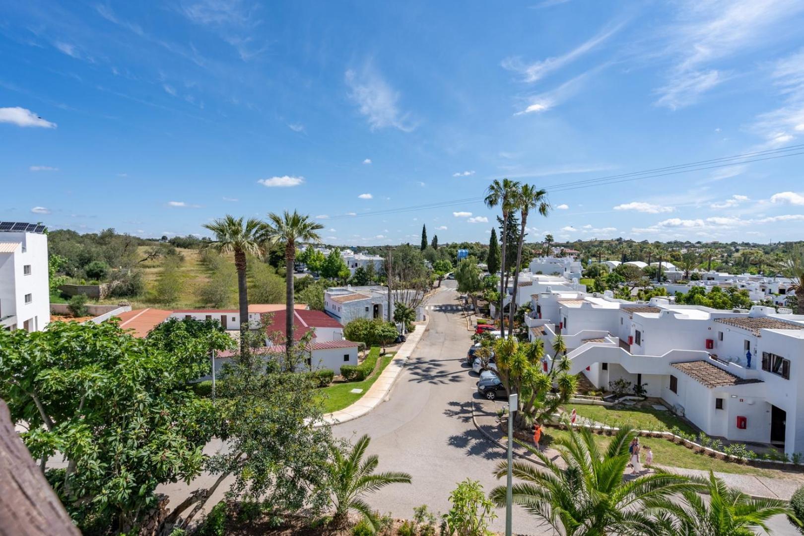 Hostwise - Sunny Flat With A Balcony & Pool * Albufeira