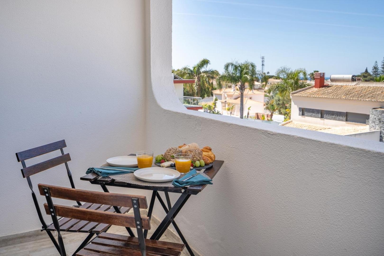 Hostwise - Seaside Charm Flat W/ Balcony * Albufeira