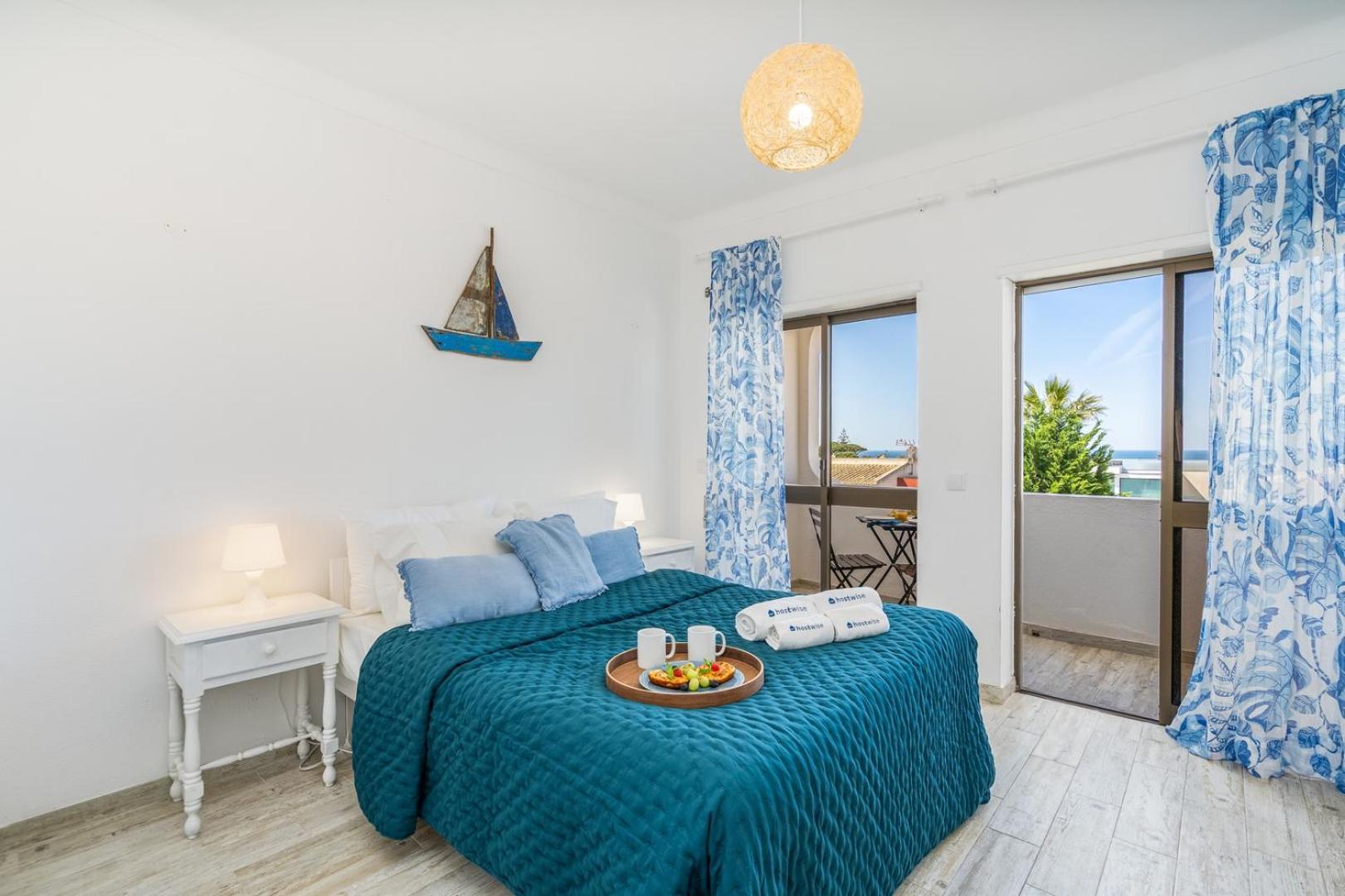 Hostwise - Seaside Charm Flat W/ Balcony *