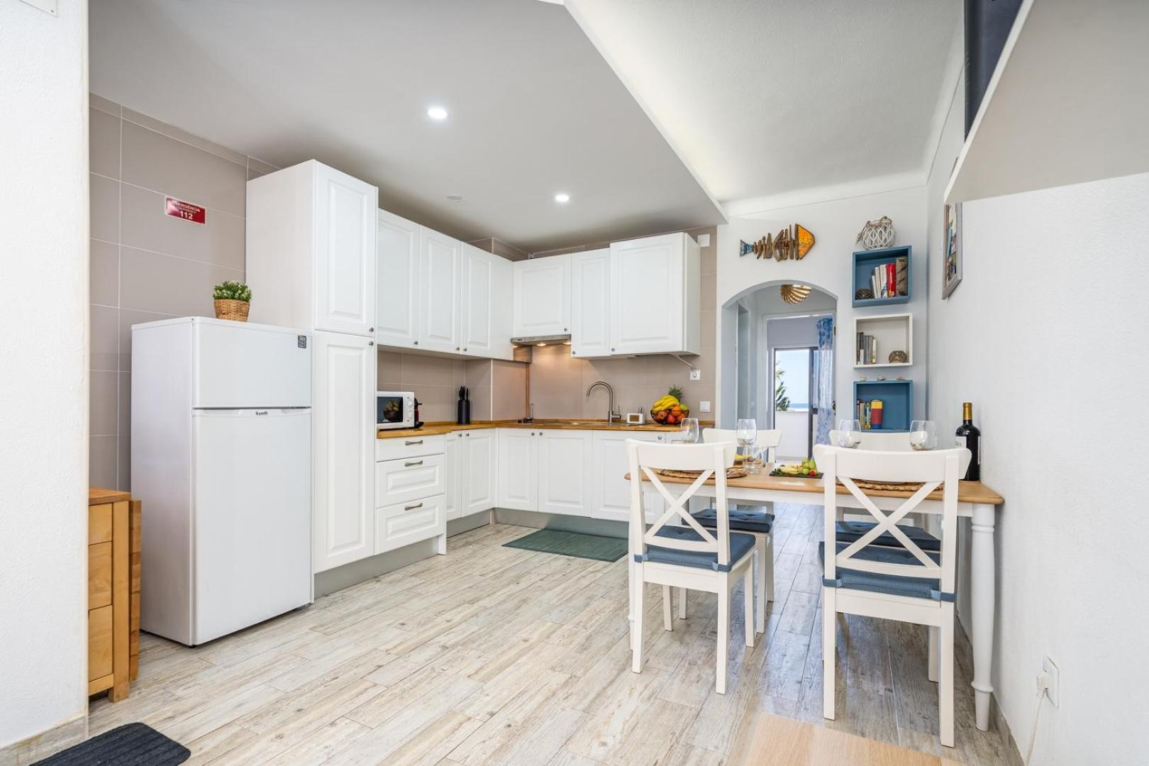 Hostwise - Seaside Charm Flat W/ Balcony Apartamento