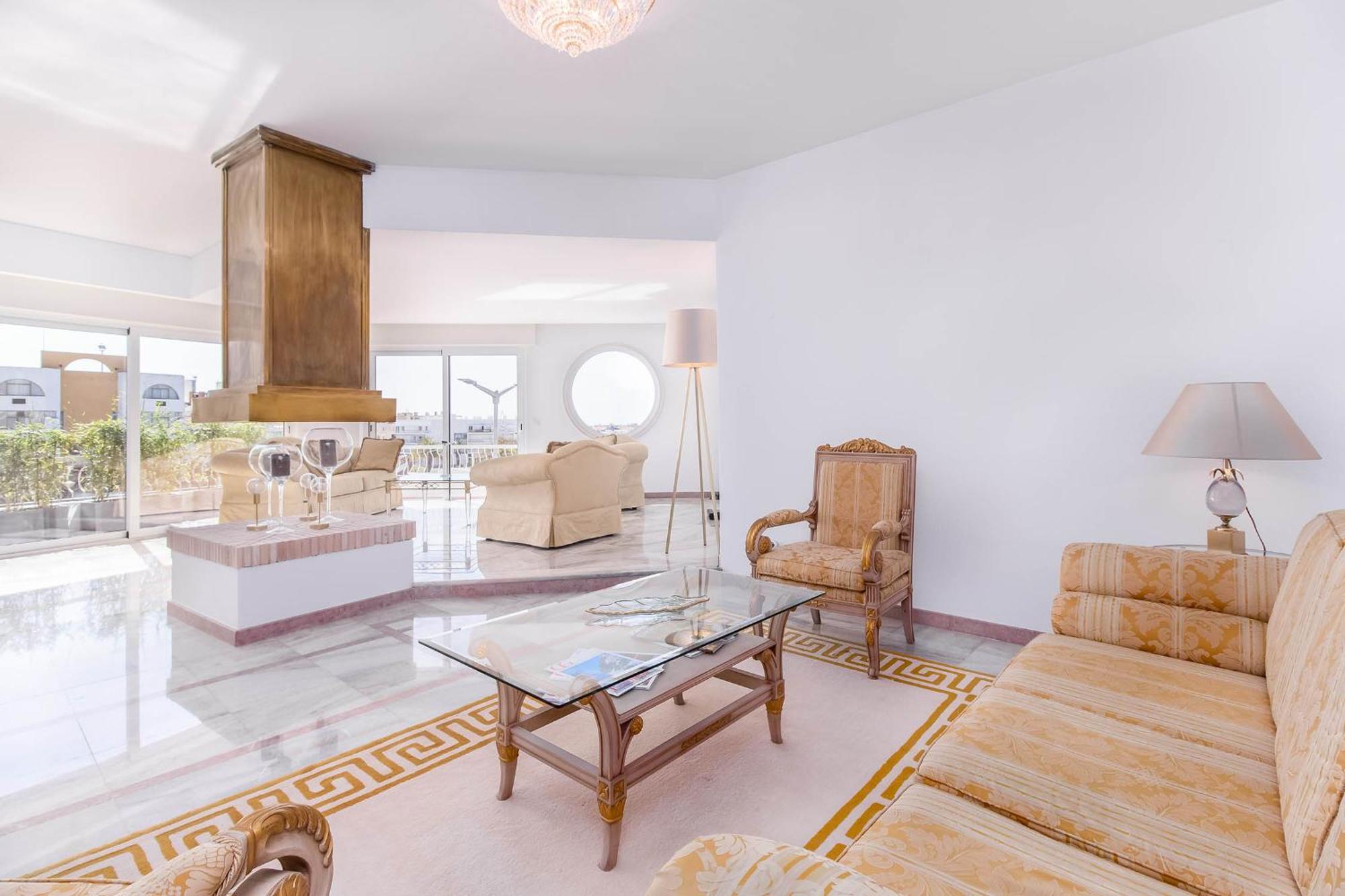 Appartement Luxe Penthouse - Prime Location By Seareen