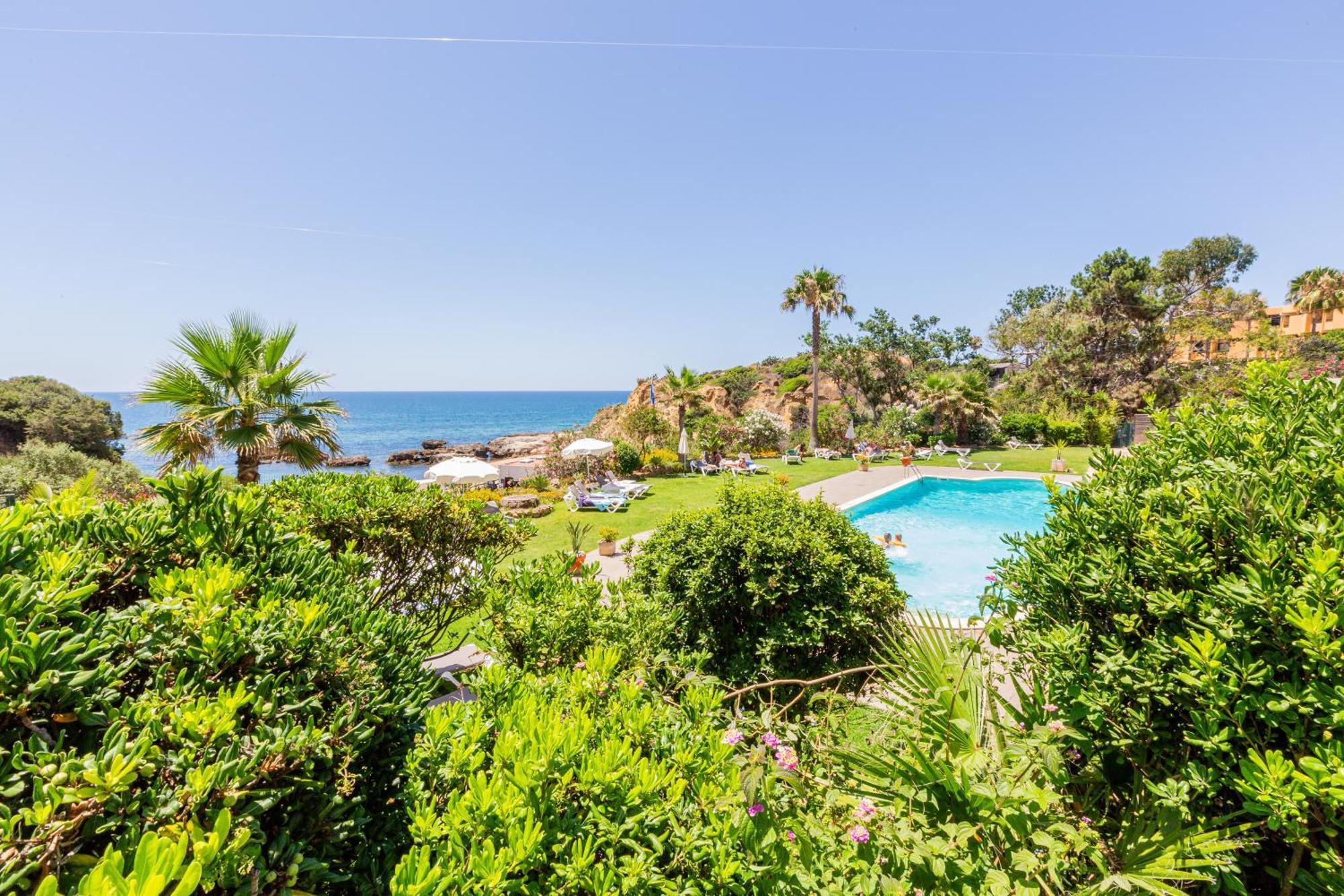 Beachfront Dos Aveiros Apartment Albufeira