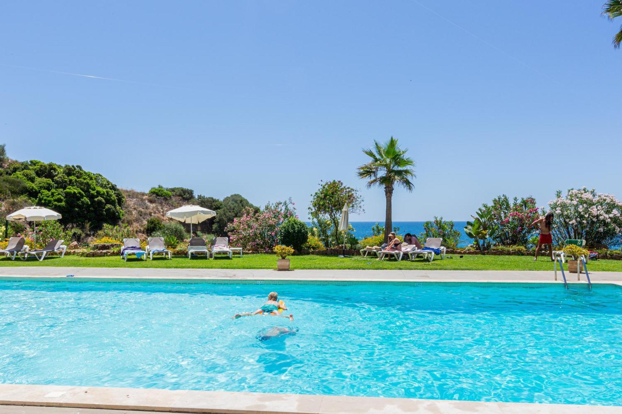 Beachfront Dos Aveiros * Albufeira