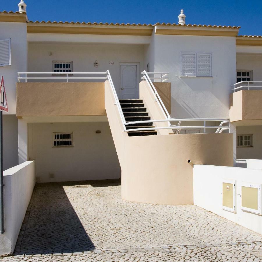 Apartment Os A Ramos Na Da Gale Estao Inserido Em Com Piscina, Fica Apenas A 350 Metros Da Da Gale - Com Ar Condicionado Tanto Nos Quartos Na Sala, Smart Tv Com Prime Video E Cozinha Completa Albufeira