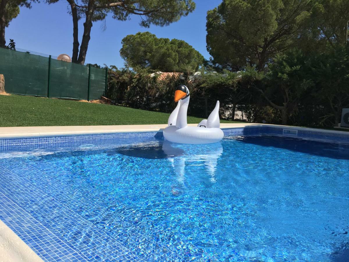 Zen - Beautiful Private Pool-heating Option, Hot Tub, Beautiful Garden Pousada